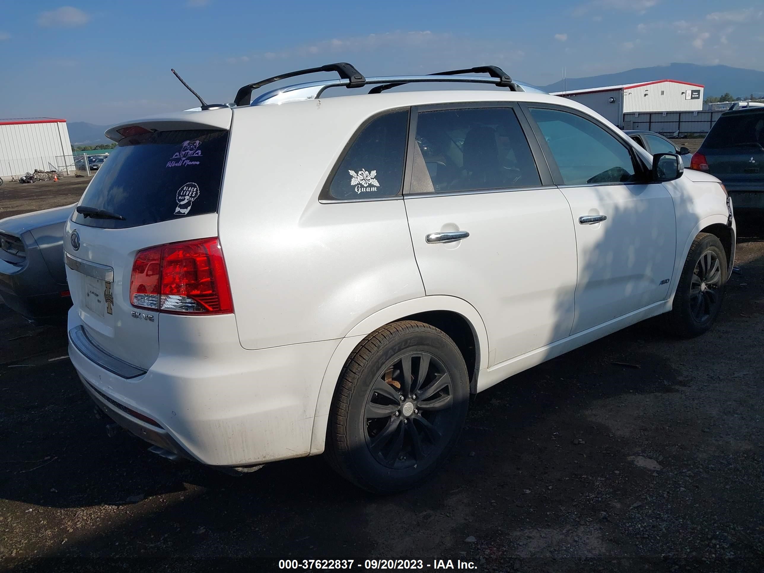 Photo 3 VIN: 5XYKWDA21CG306637 - KIA SORENTO 