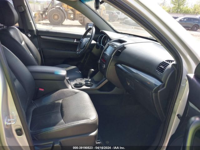 Photo 4 VIN: 5XYKWDA22BG102315 - KIA SORENTO 