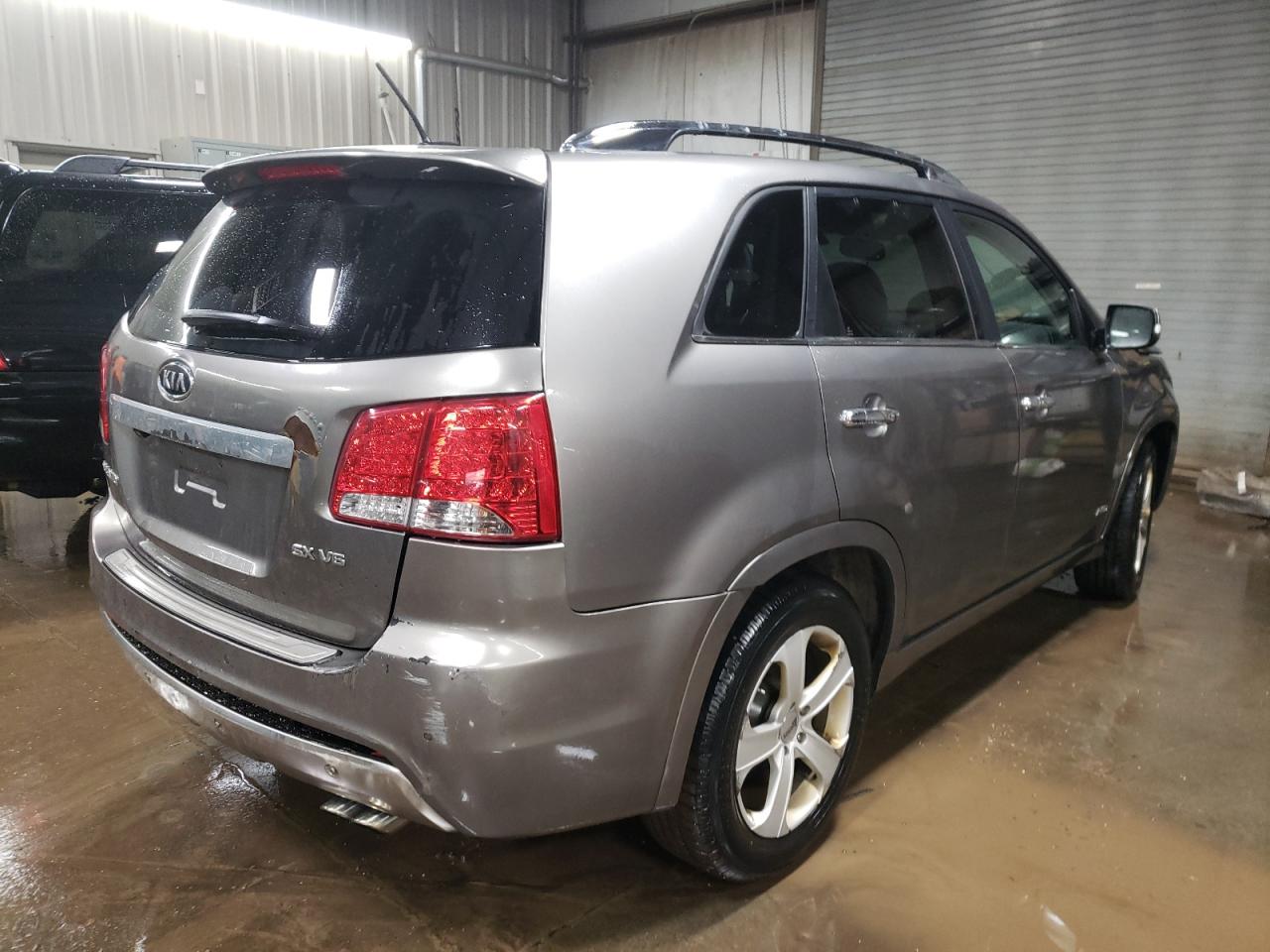 Photo 2 VIN: 5XYKWDA24DG401548 - KIA SORENTO 