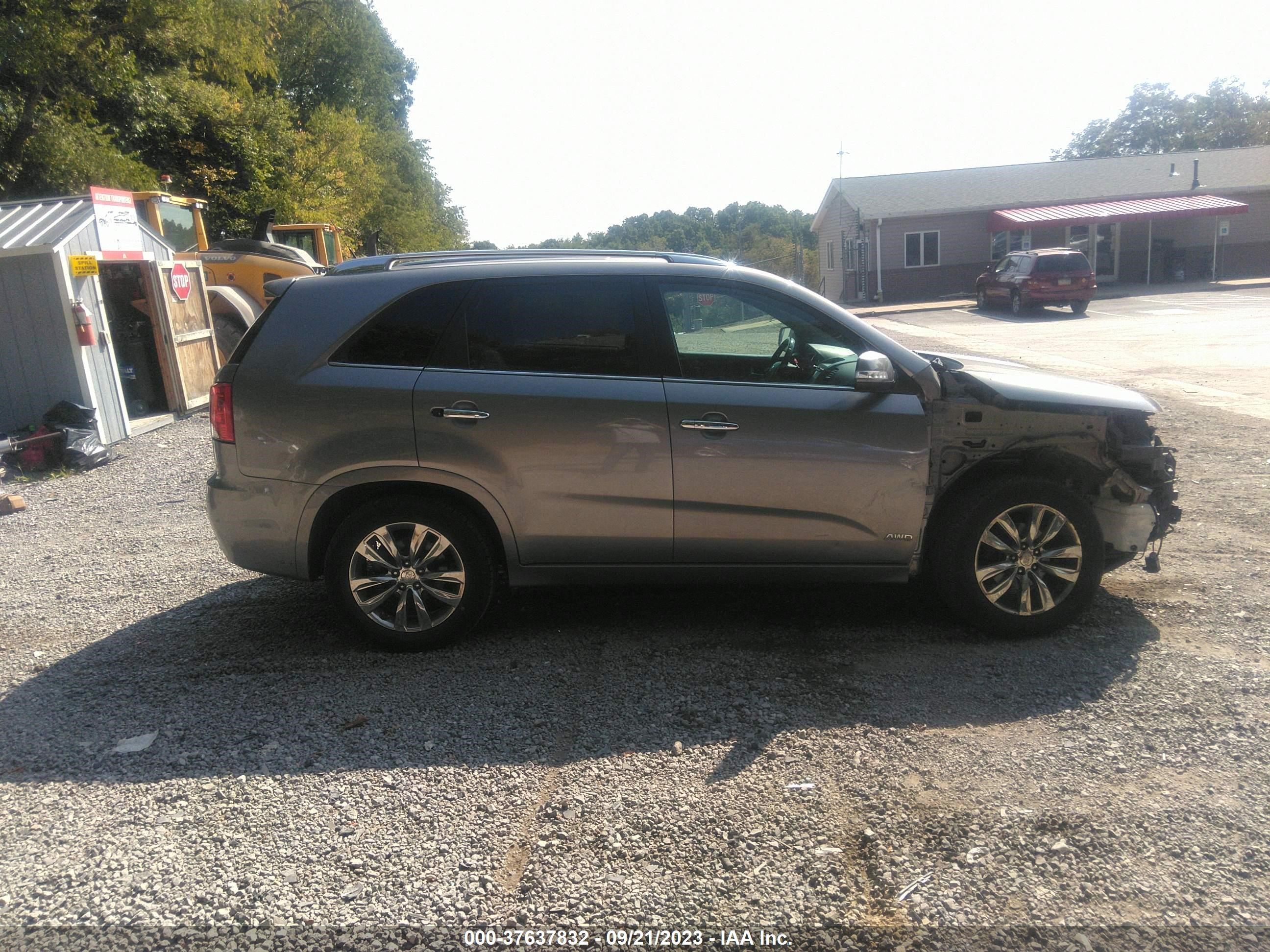 Photo 12 VIN: 5XYKWDA26CG256057 - KIA SORENTO 