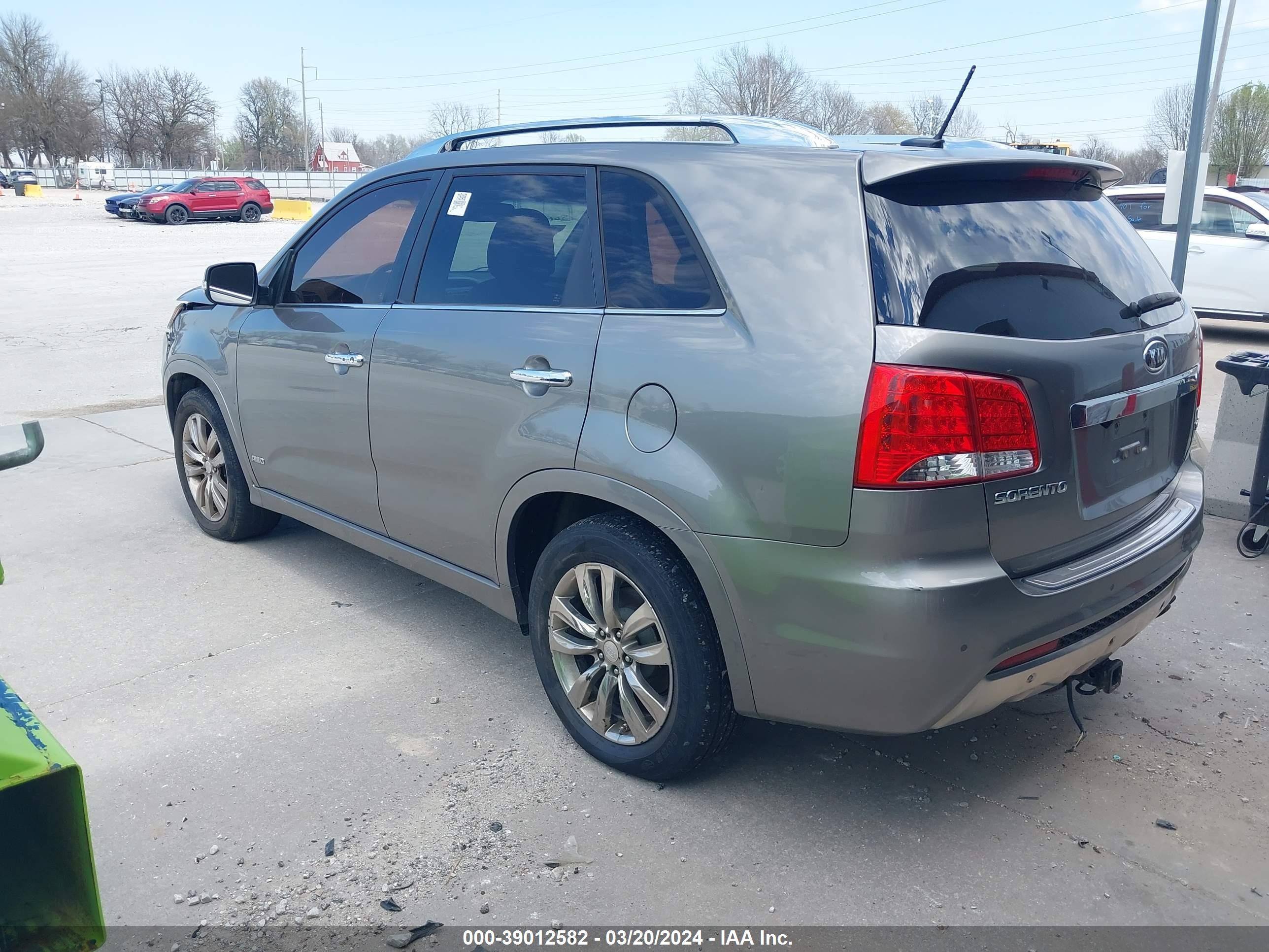 Photo 2 VIN: 5XYKWDA27DG329325 - KIA SORENTO 