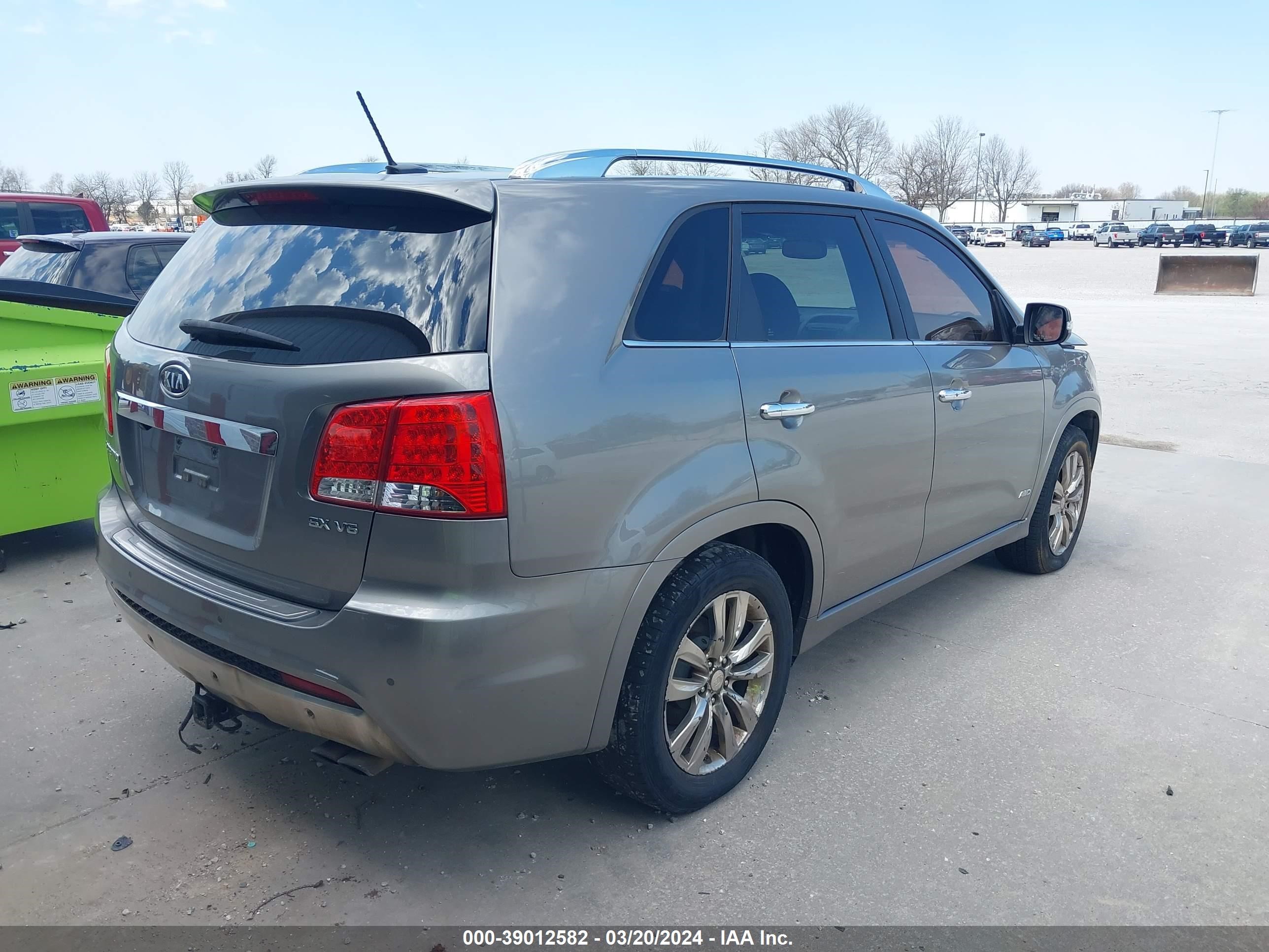 Photo 3 VIN: 5XYKWDA27DG329325 - KIA SORENTO 