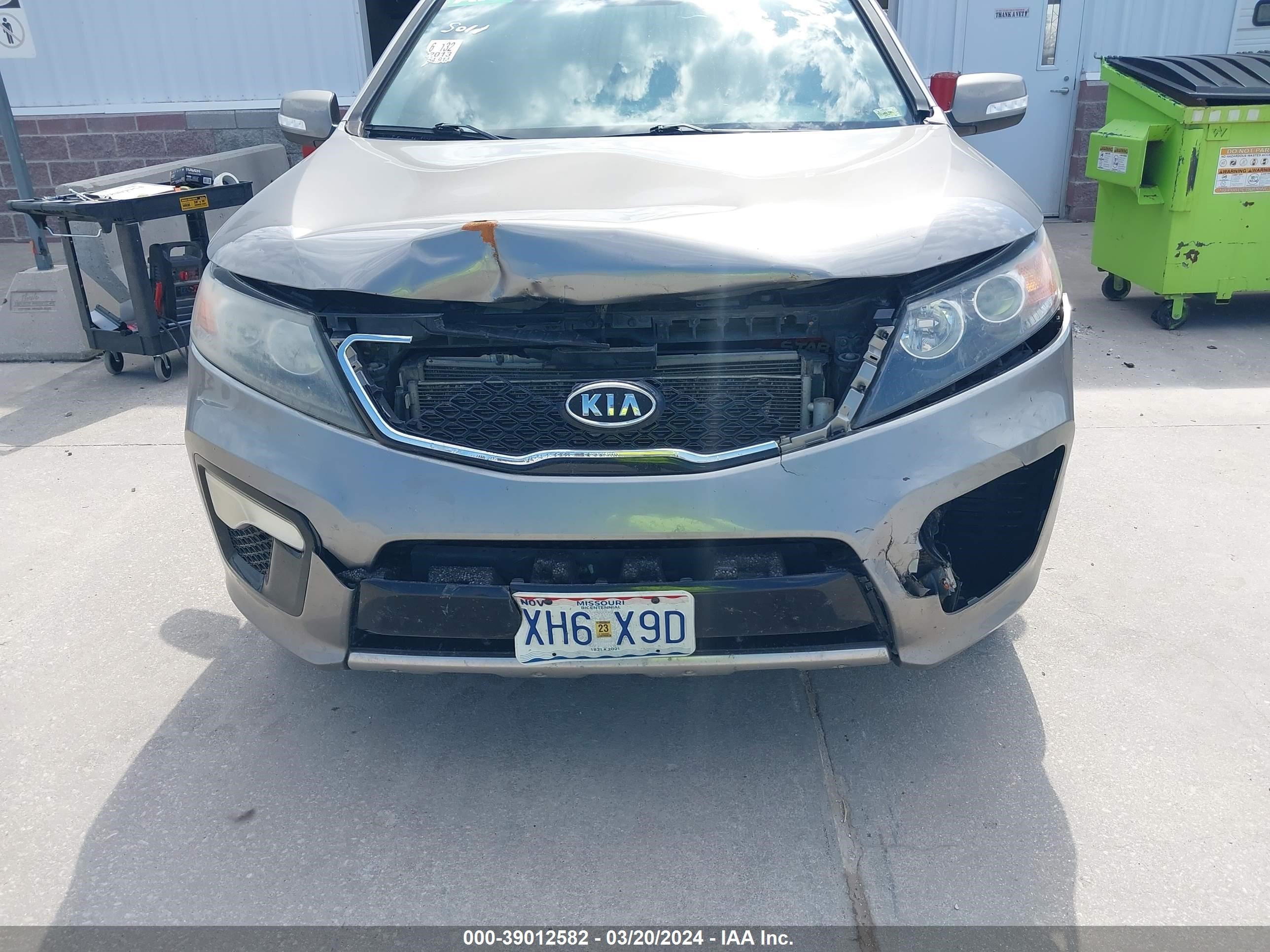 Photo 5 VIN: 5XYKWDA27DG329325 - KIA SORENTO 