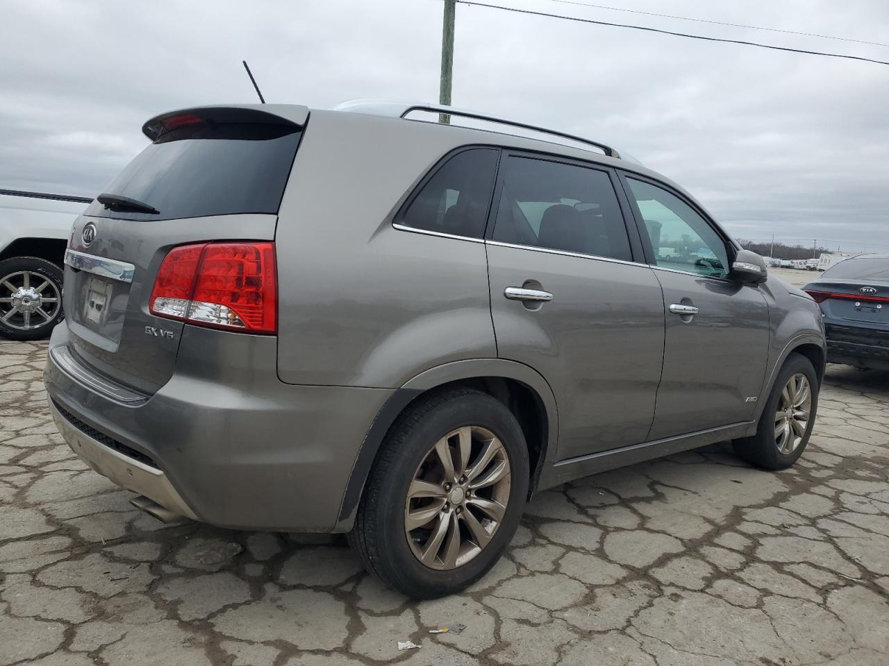 Photo 2 VIN: 5XYKWDA27DG388472 - KIA SORENTO 