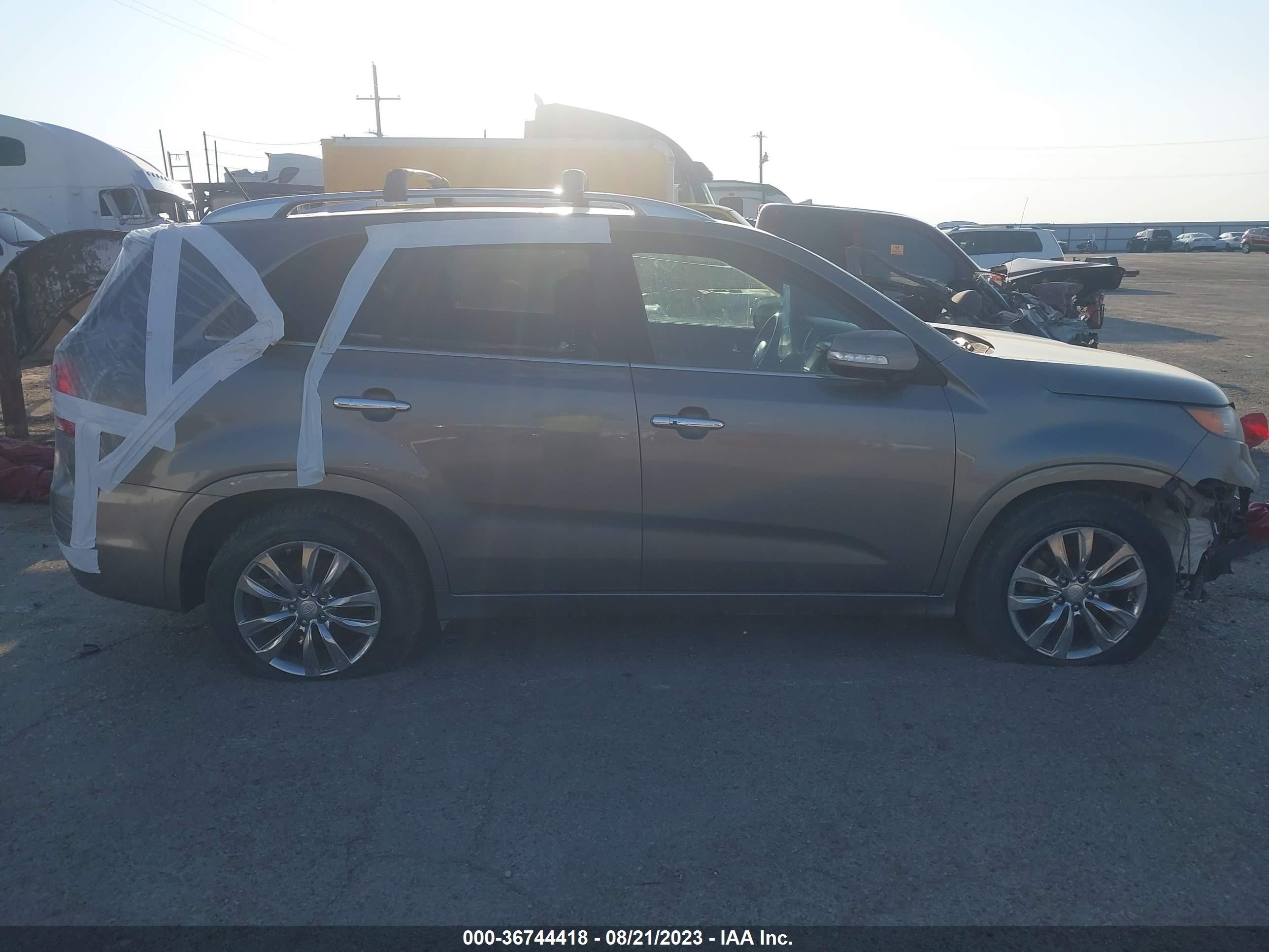 Photo 12 VIN: 5XYKWDA28DG321671 - KIA SORENTO 