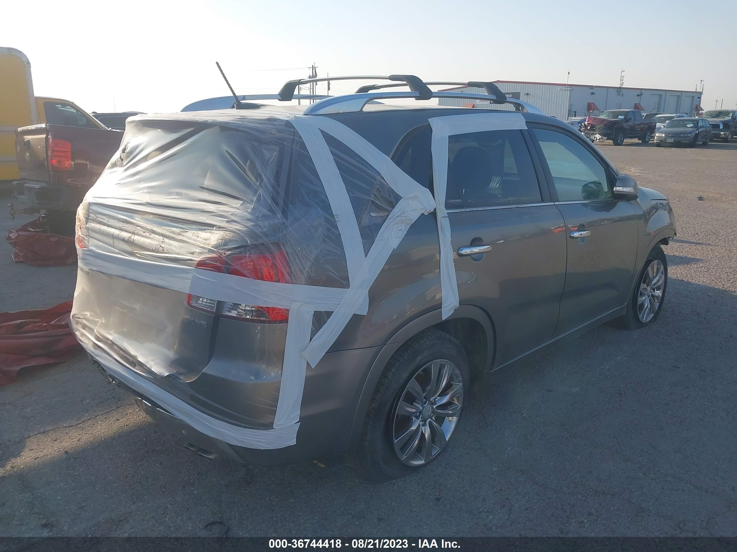 Photo 3 VIN: 5XYKWDA28DG321671 - KIA SORENTO 