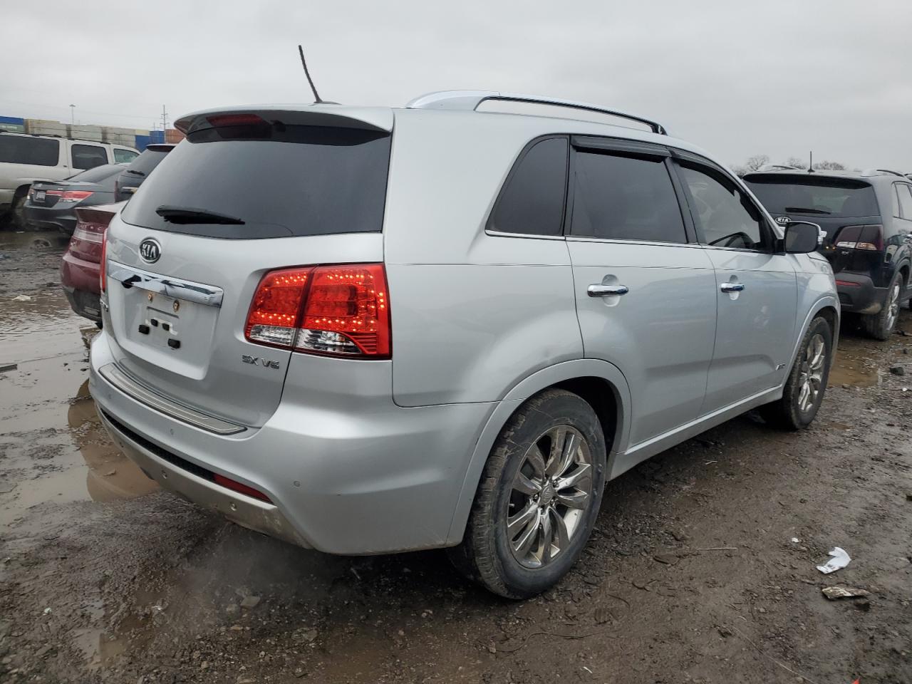 Photo 2 VIN: 5XYKWDA29CG255842 - KIA SORENTO 