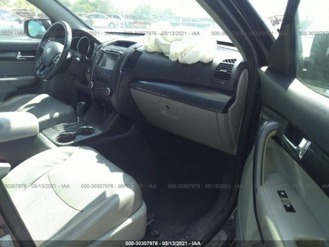 Photo 4 VIN: 5XYKWDA2XBG091077 - KIA SORENTO 