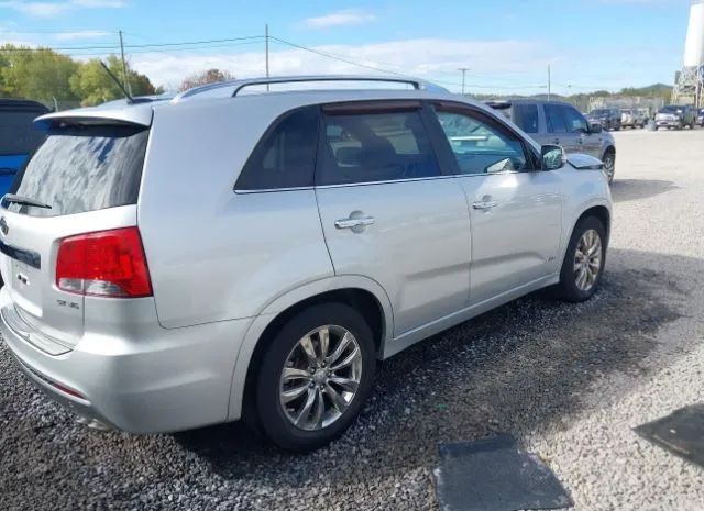 Photo 3 VIN: 5XYKWDA2XCG277235 - KIA SORENTO 