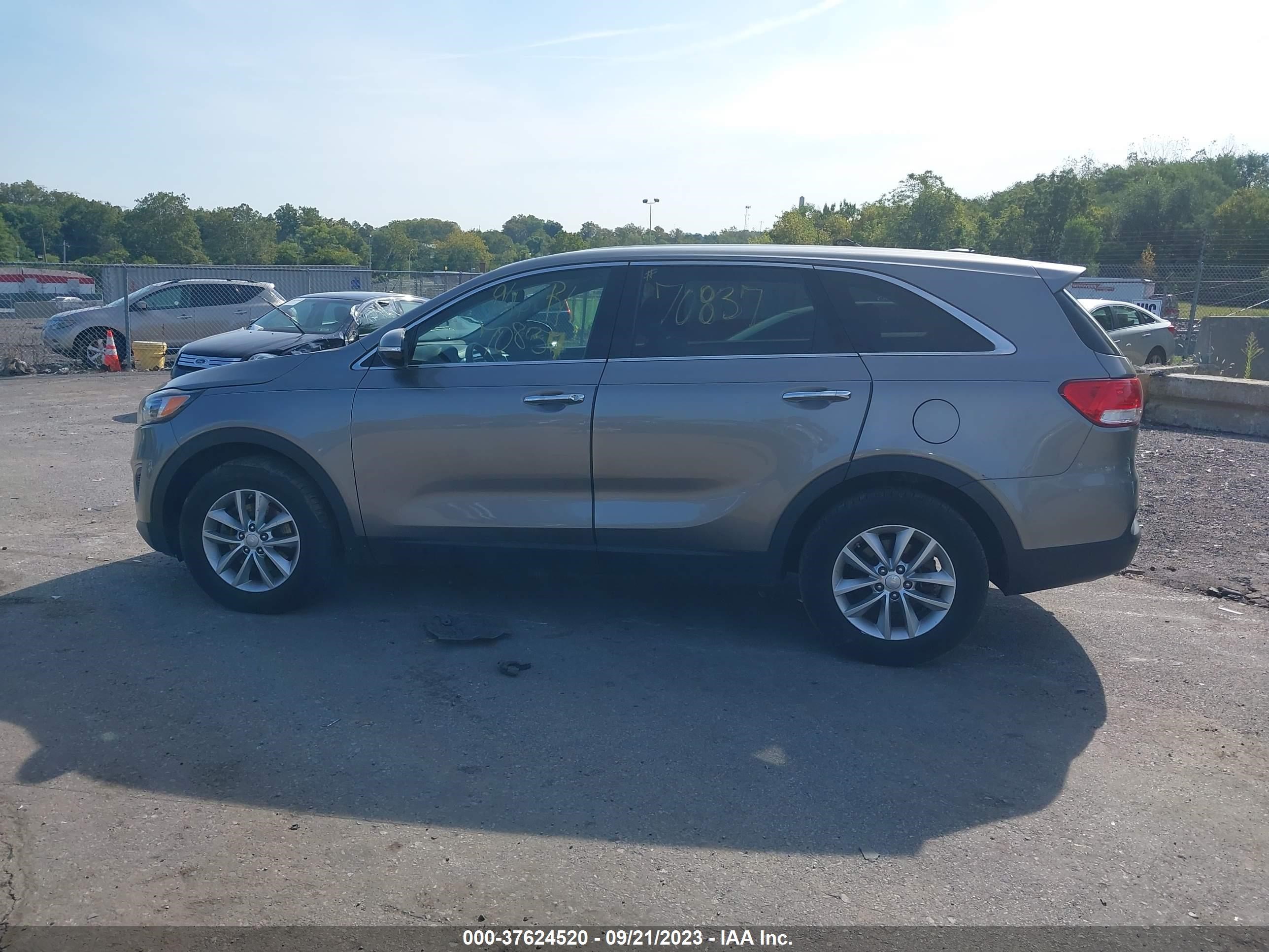 Photo 13 VIN: 5XYPG4A30GG115180 - KIA SORENTO 