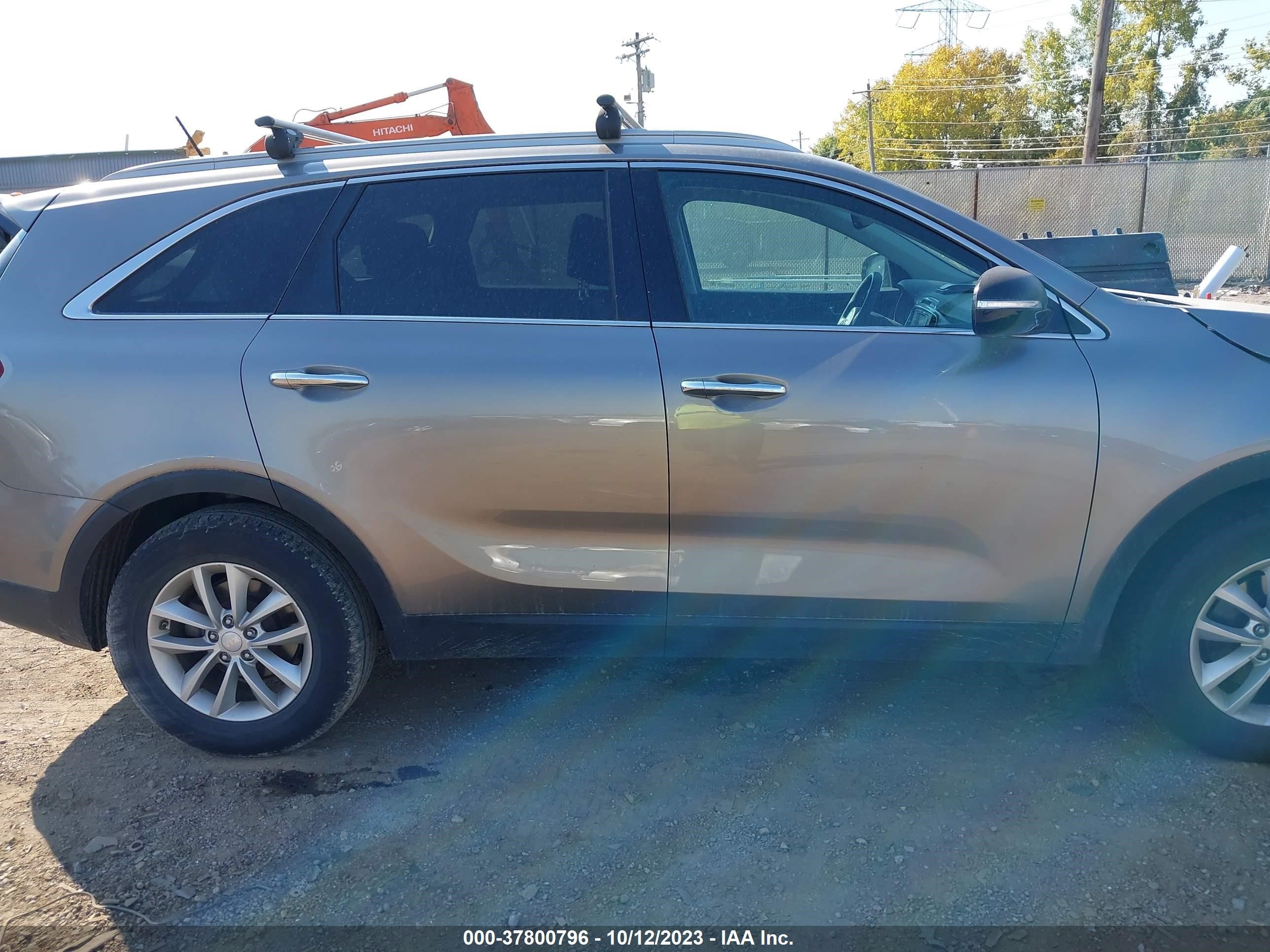 Photo 12 VIN: 5XYPG4A30HG200750 - KIA SORENTO 