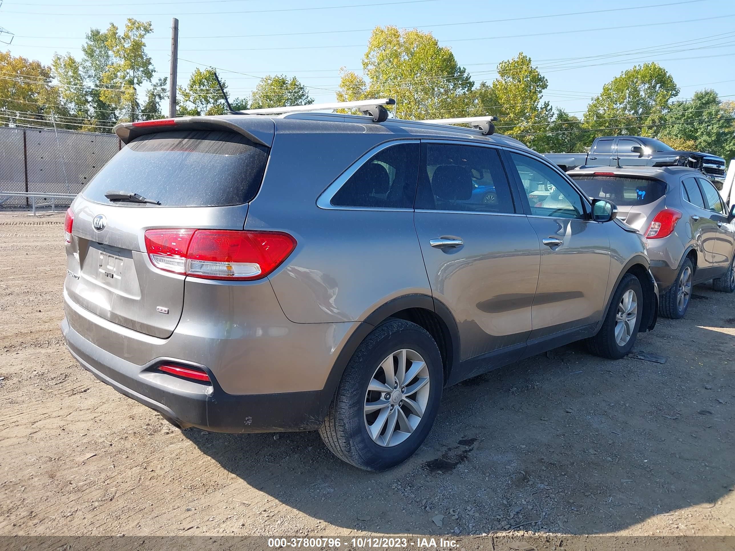 Photo 3 VIN: 5XYPG4A30HG200750 - KIA SORENTO 