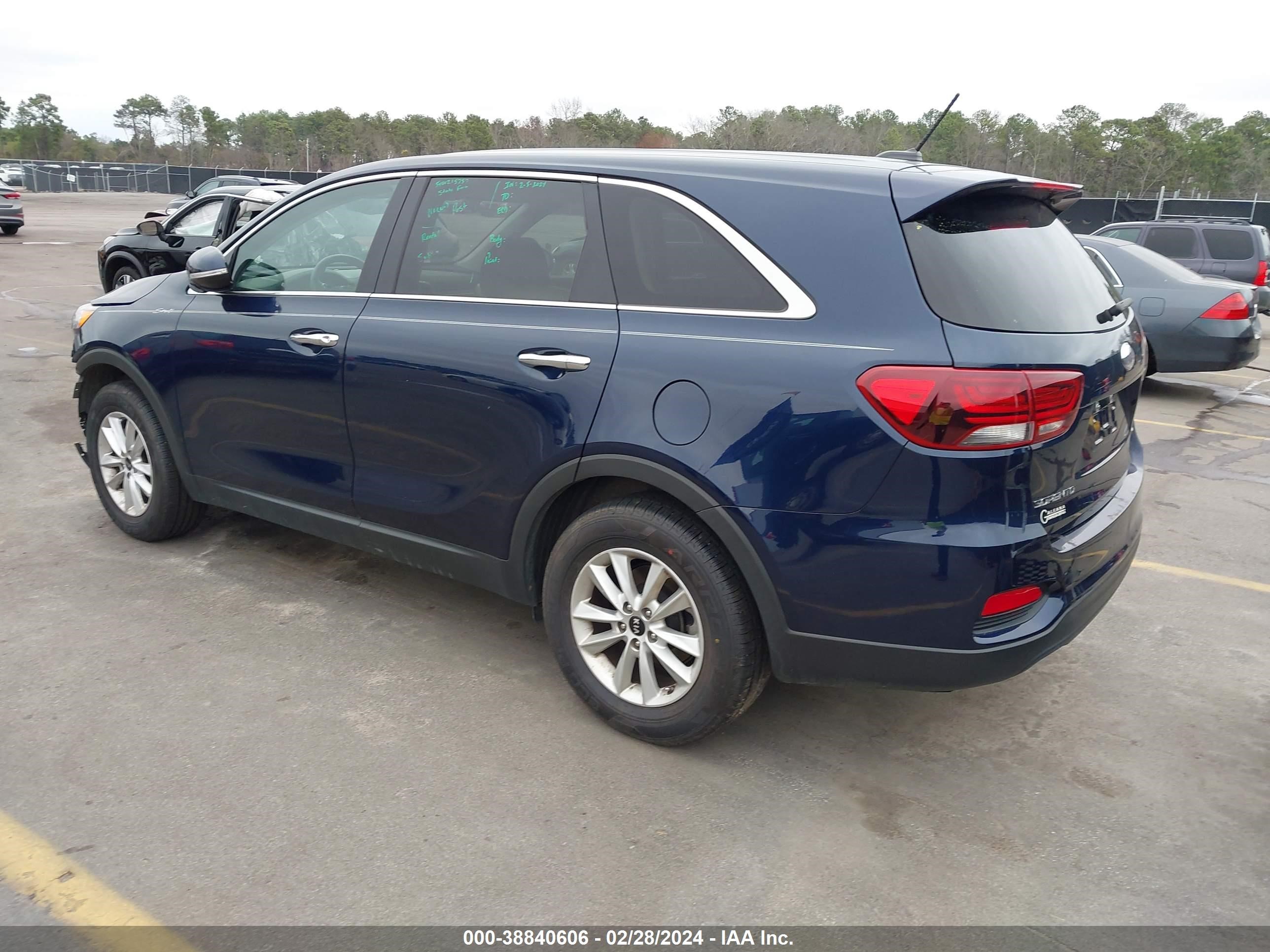 Photo 2 VIN: 5XYPG4A31KG504872 - KIA SORENTO 