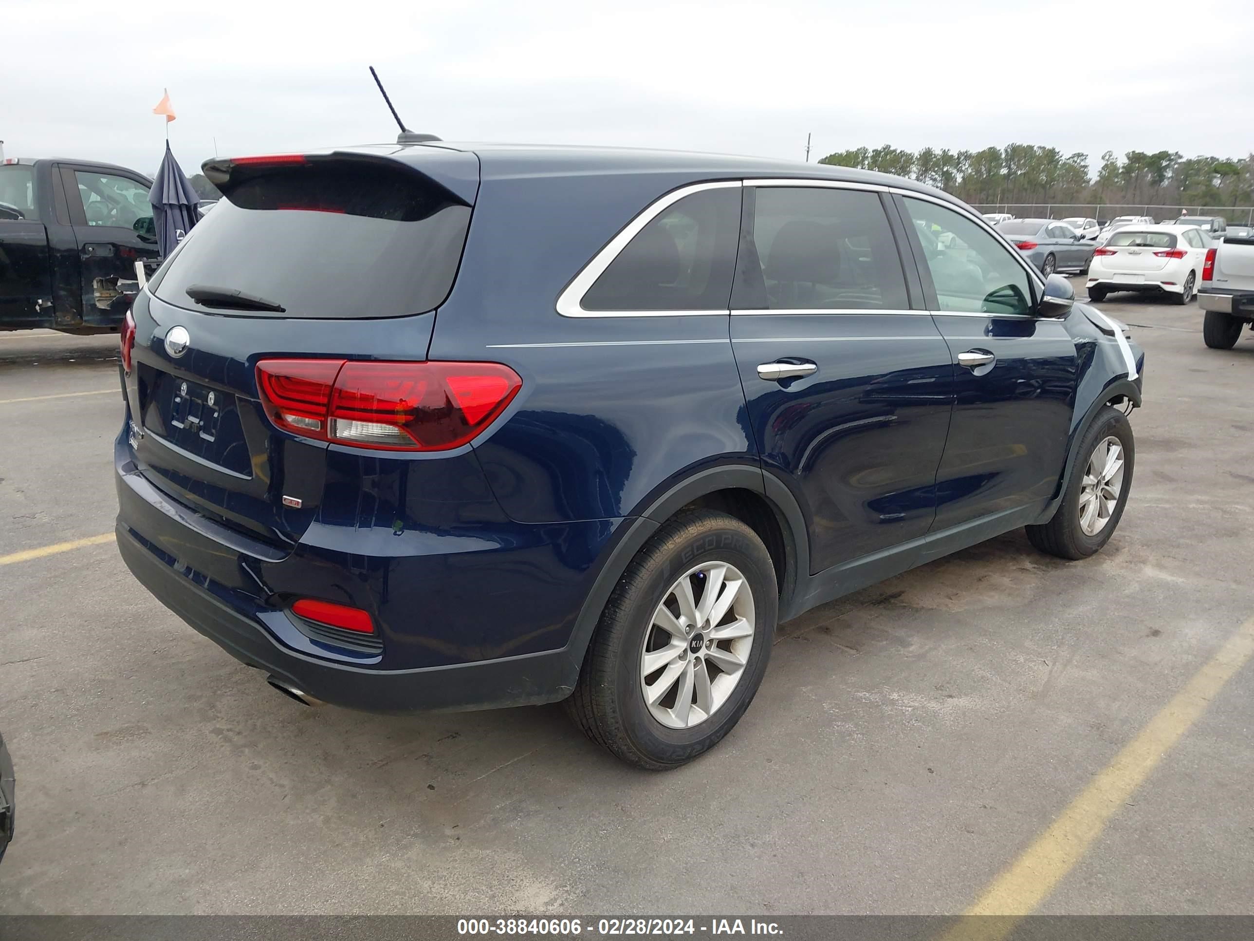 Photo 3 VIN: 5XYPG4A31KG504872 - KIA SORENTO 