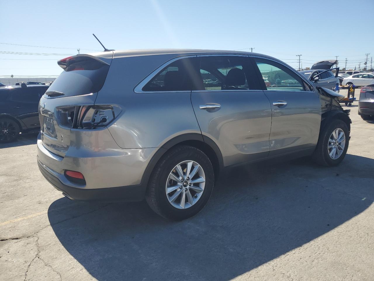 Photo 2 VIN: 5XYPG4A31KG537466 - KIA SORENTO 