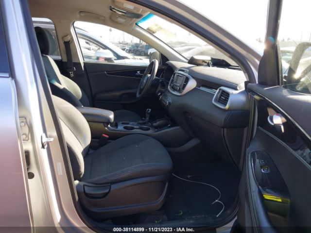 Photo 4 VIN: 5XYPG4A32GG117948 - KIA SORENTO 