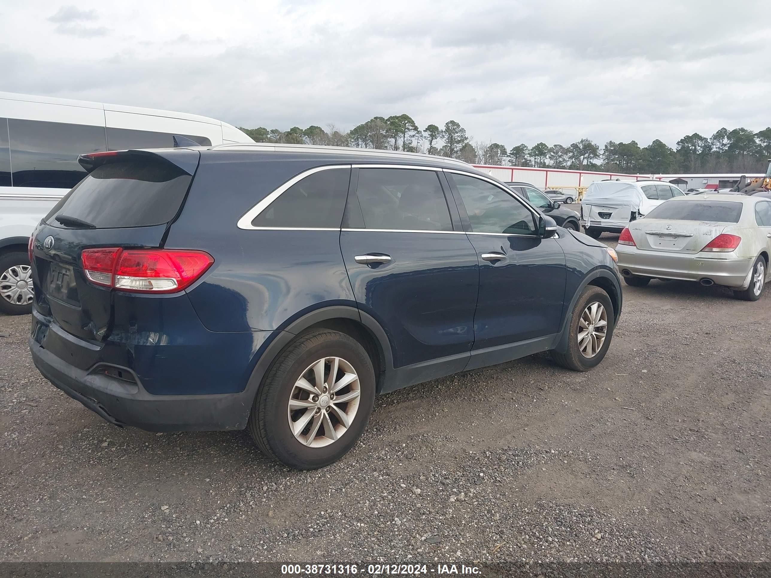 Photo 3 VIN: 5XYPG4A32JG408375 - KIA SORENTO 