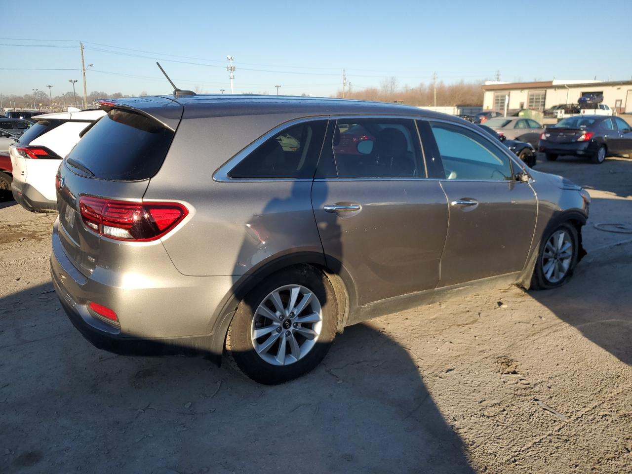 Photo 2 VIN: 5XYPG4A32KG522927 - KIA SORENTO 