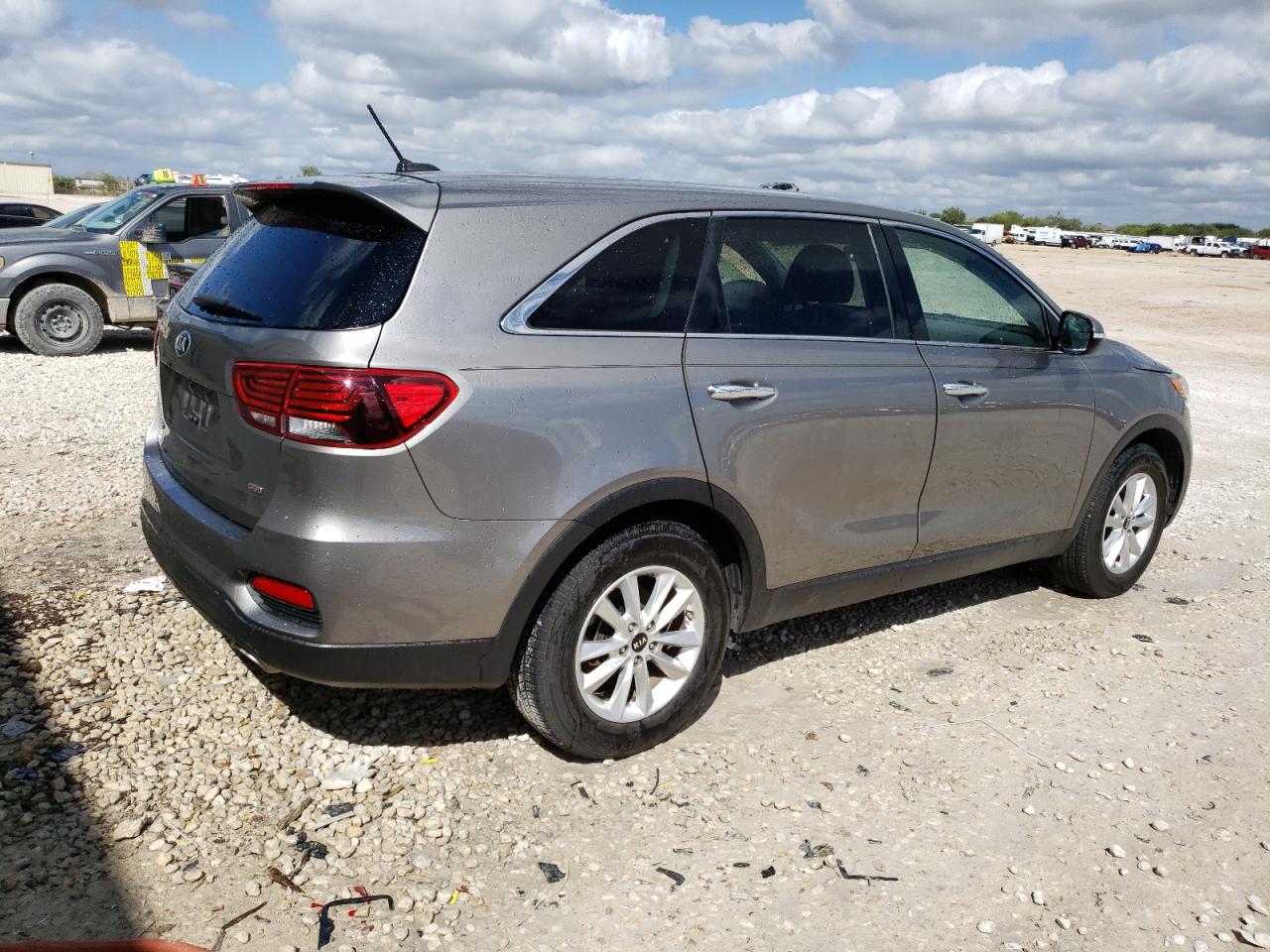 Photo 2 VIN: 5XYPG4A32KG542157 - KIA SORENTO 