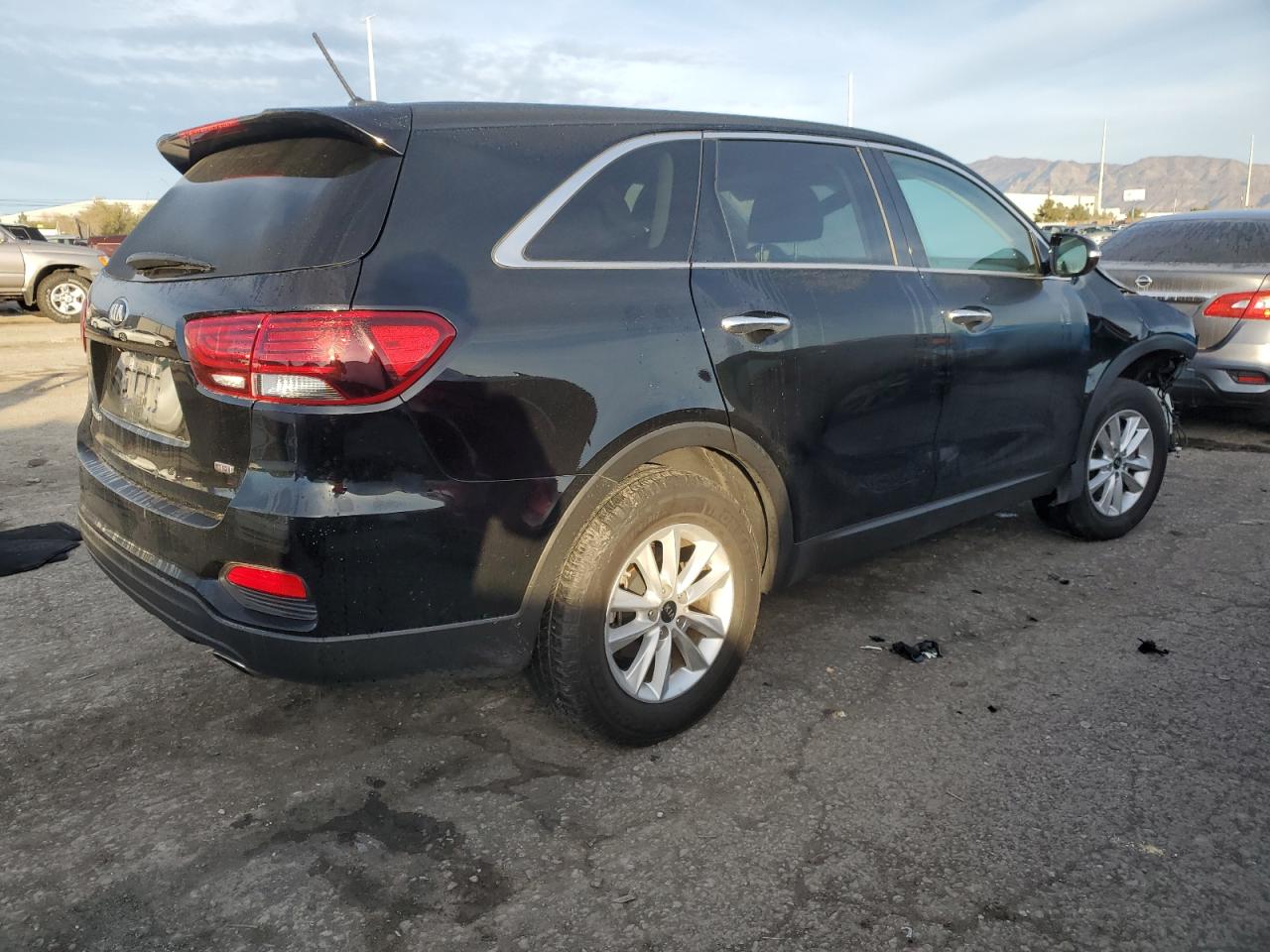 Photo 2 VIN: 5XYPG4A33KG566726 - KIA SORENTO 