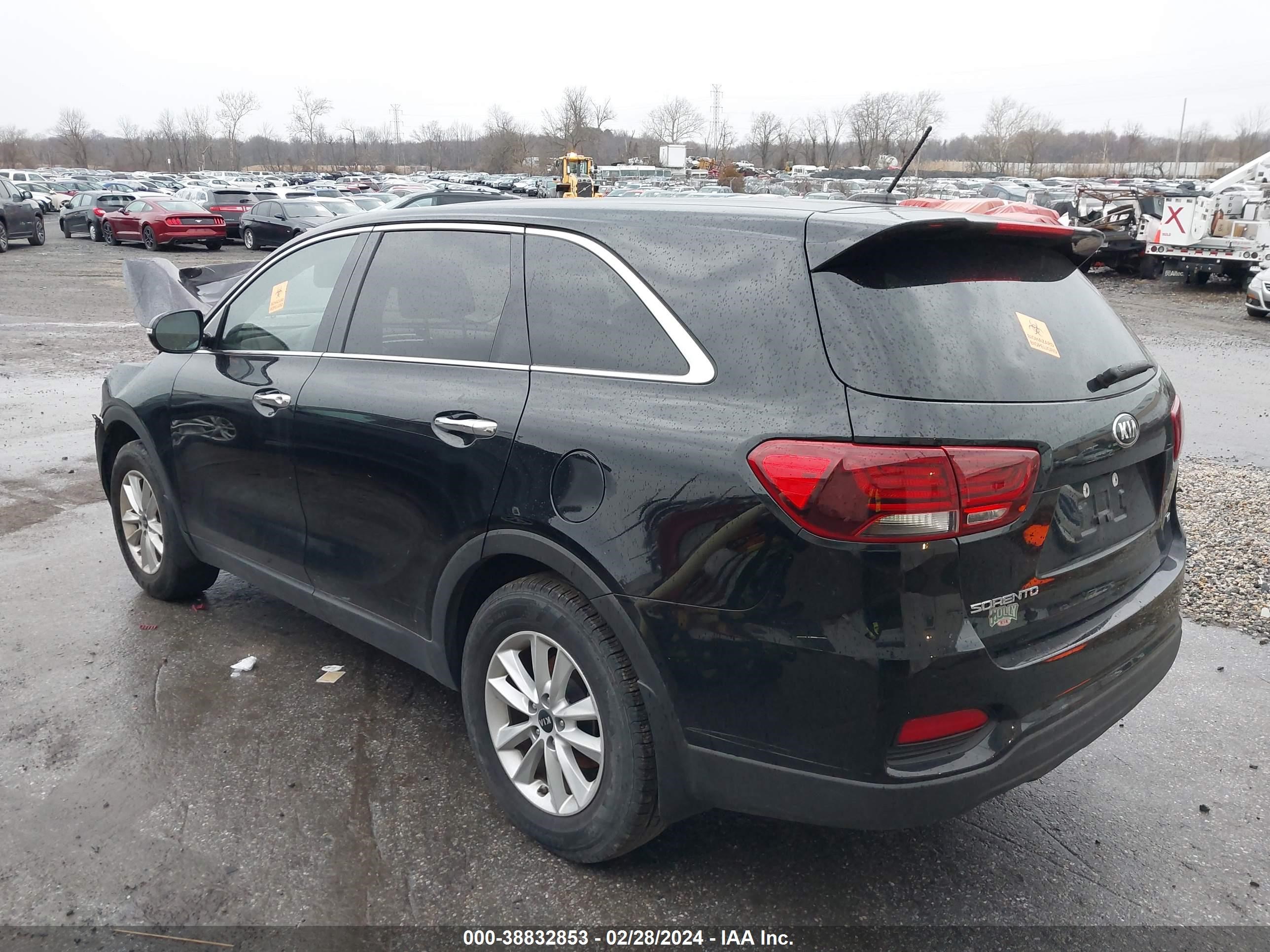 Photo 2 VIN: 5XYPG4A33KG584496 - KIA SORENTO 