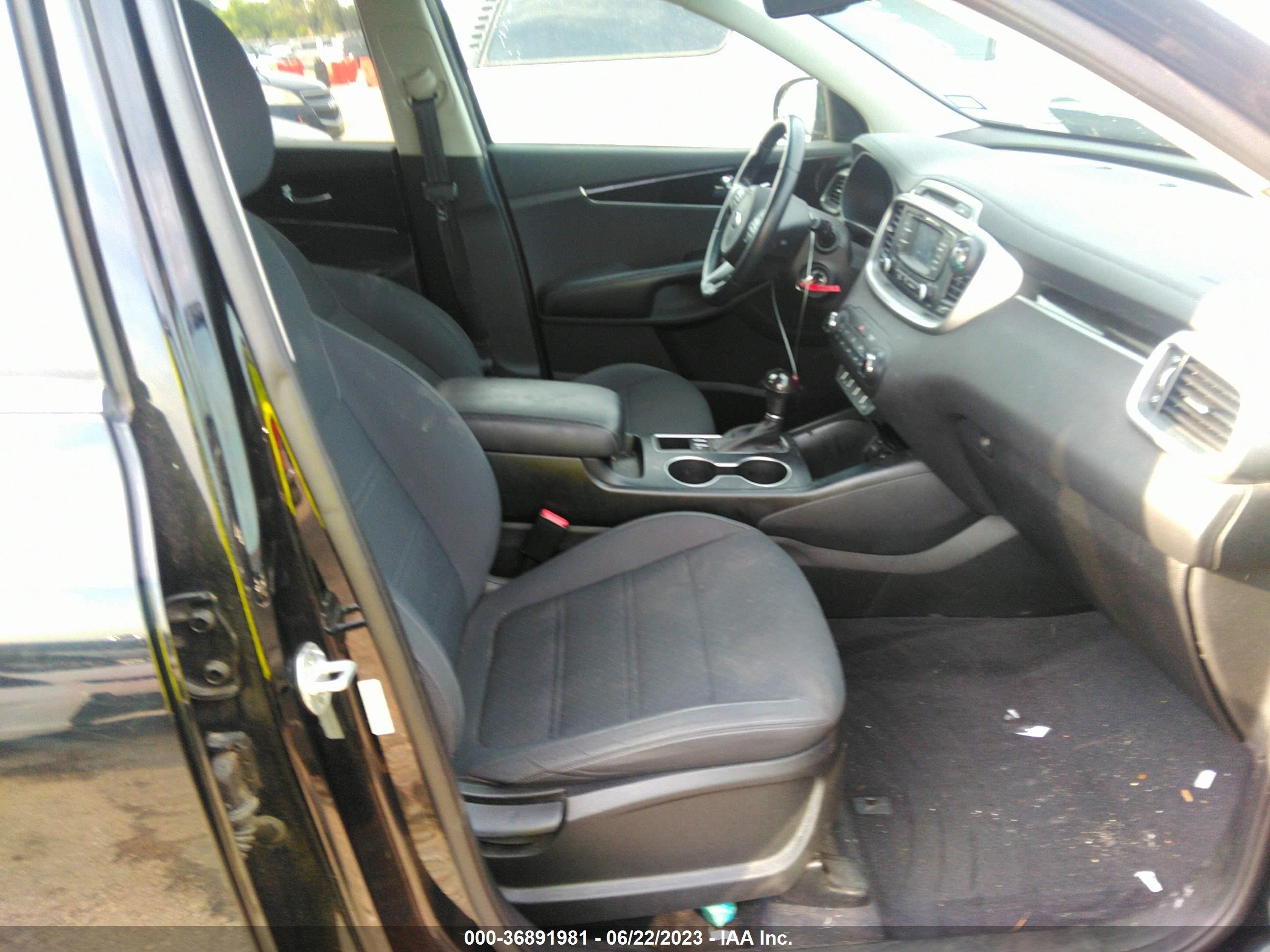 Photo 4 VIN: 5XYPG4A34GG109124 - KIA SORENTO 