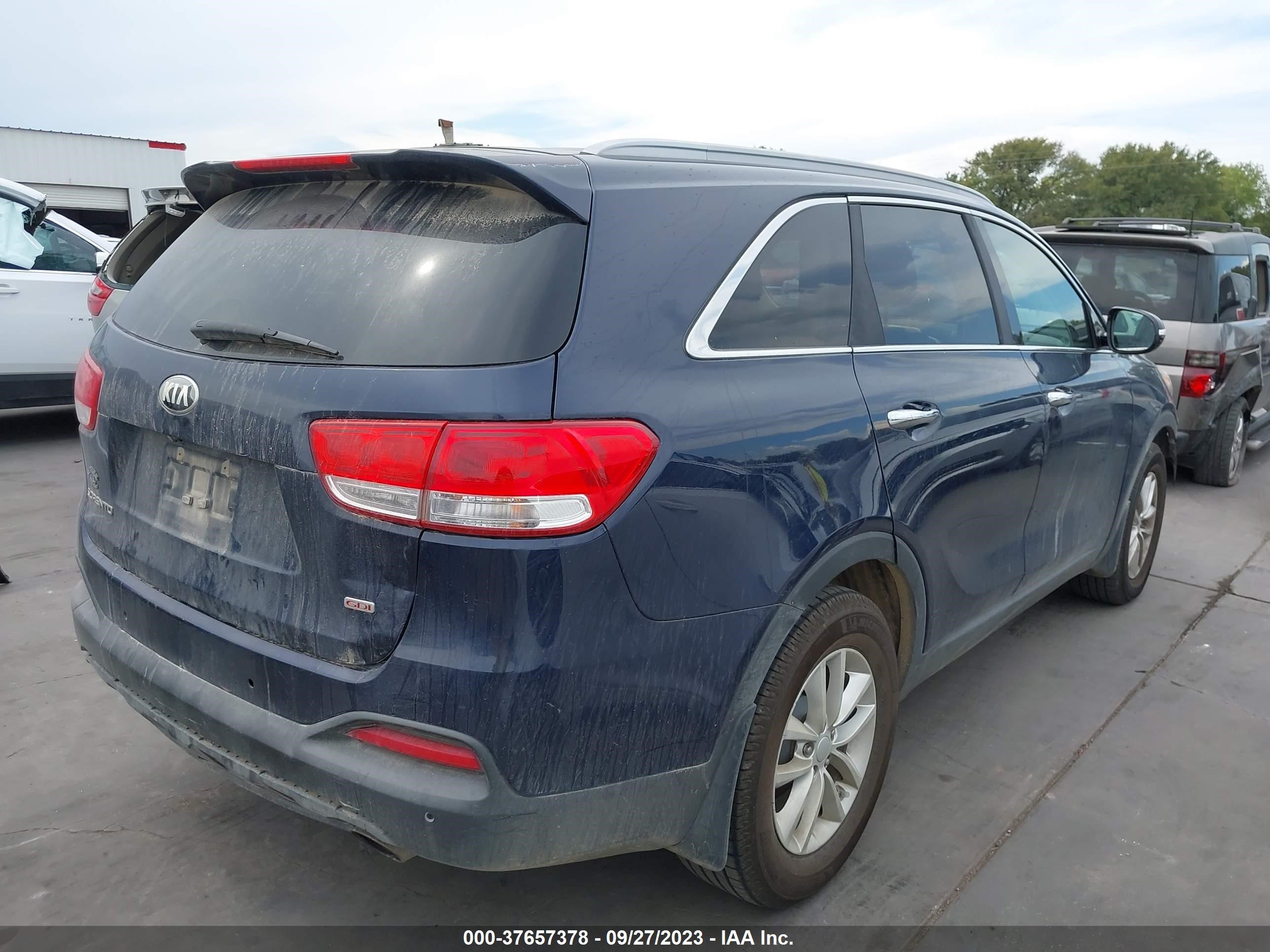 Photo 3 VIN: 5XYPG4A34GG121158 - KIA SORENTO 