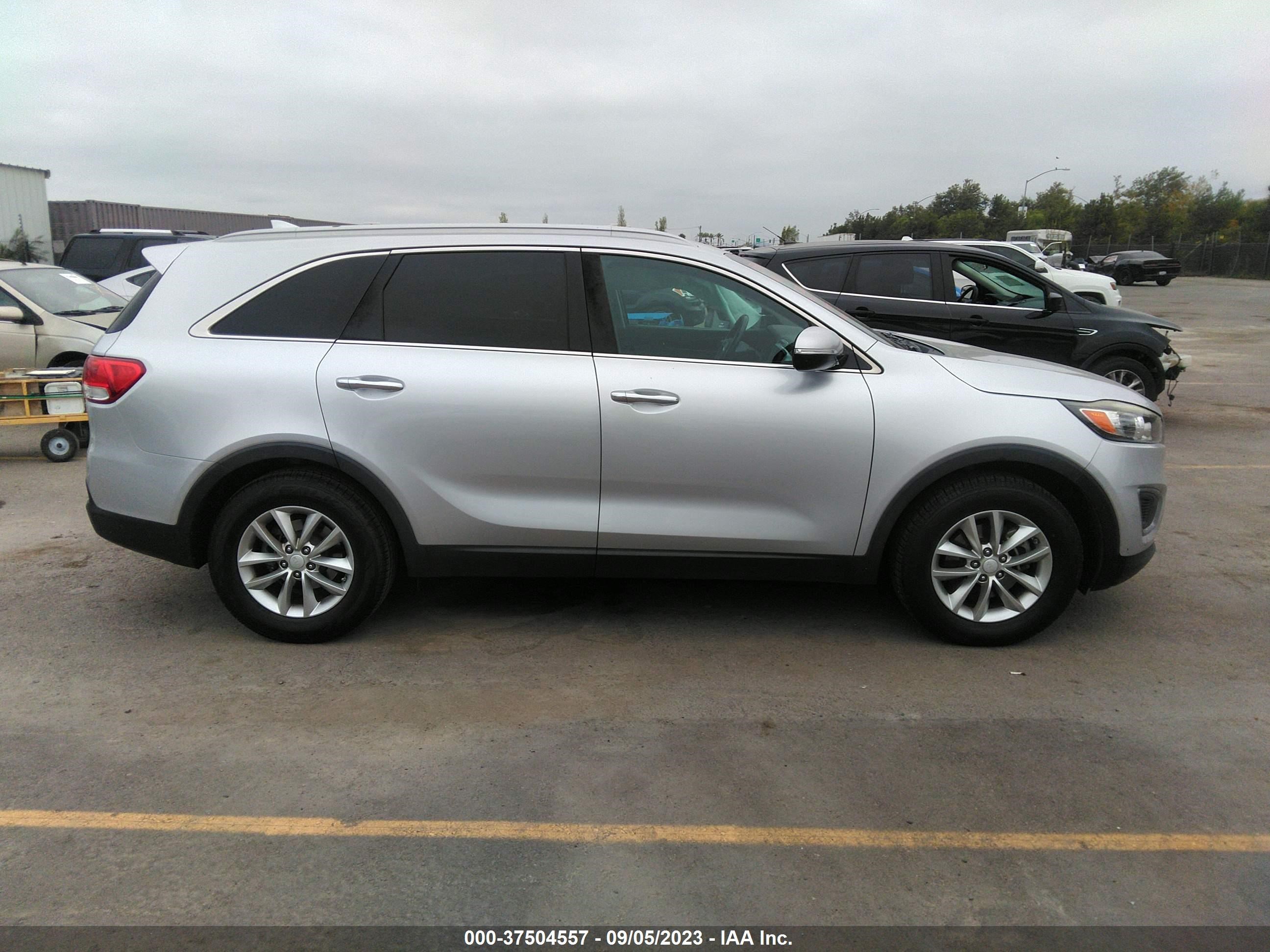 Photo 12 VIN: 5XYPG4A34HG236618 - KIA SORENTO 