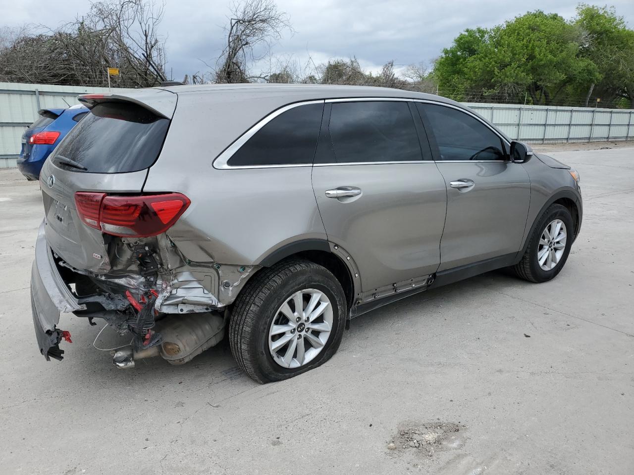 Photo 2 VIN: 5XYPG4A34KG549059 - KIA SORENTO 