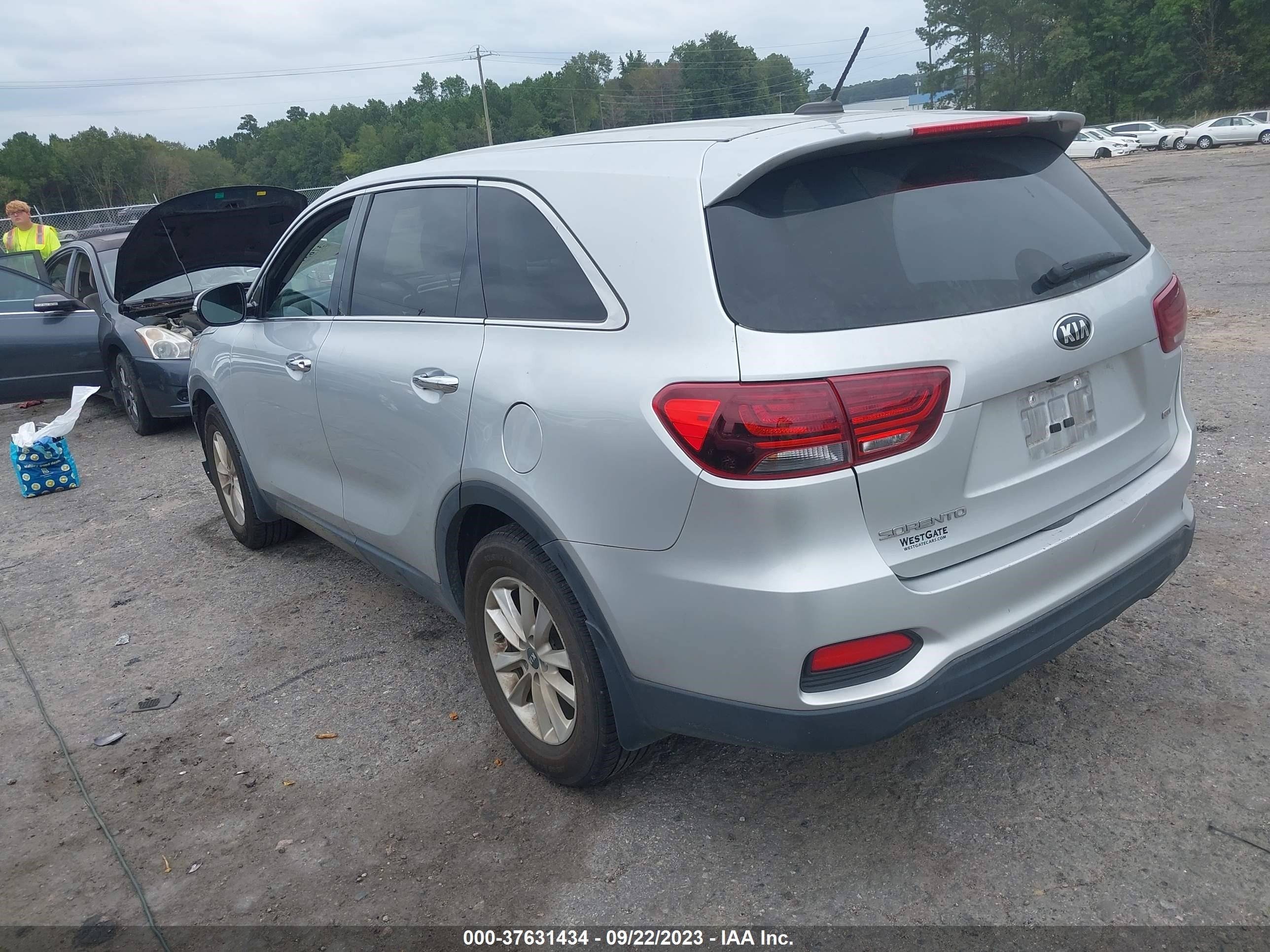 Photo 2 VIN: 5XYPG4A35LG633800 - KIA SORENTO 