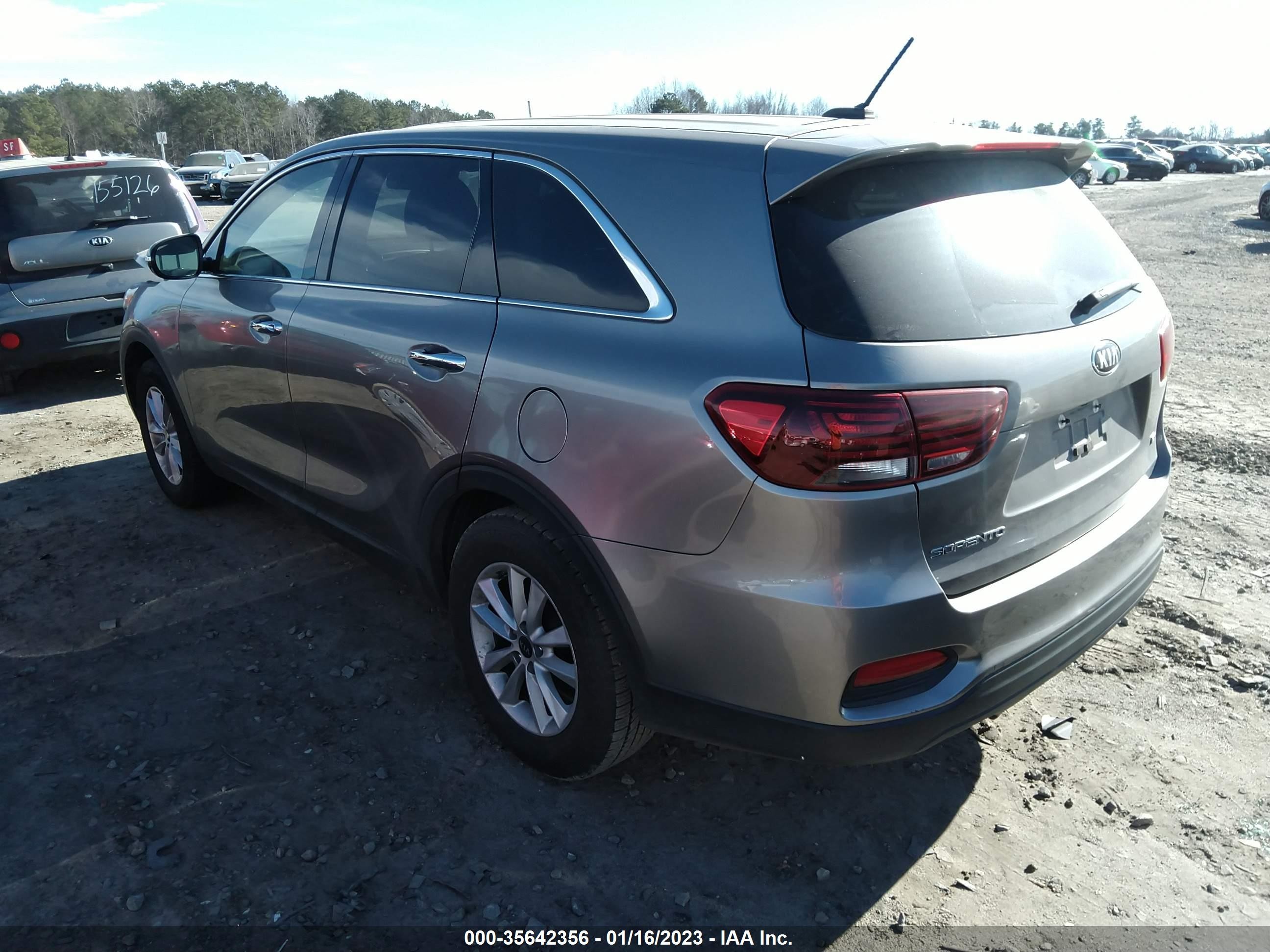 Photo 2 VIN: 5XYPG4A36KG507119 - KIA SORENTO 