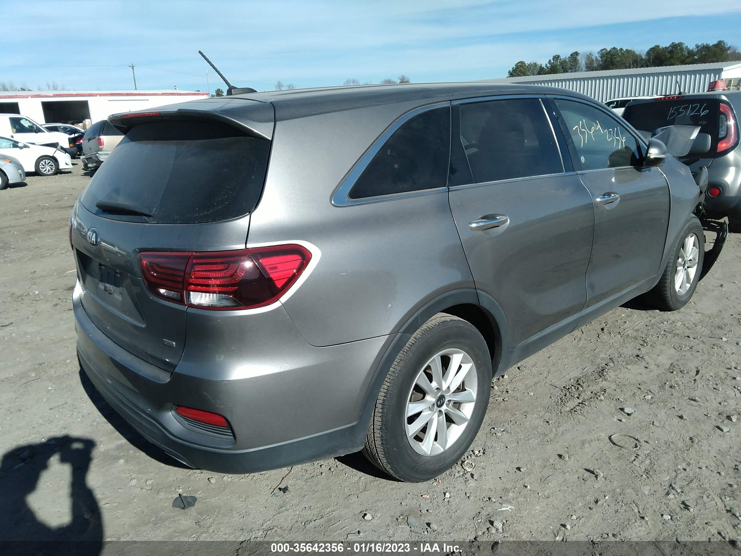 Photo 3 VIN: 5XYPG4A36KG507119 - KIA SORENTO 