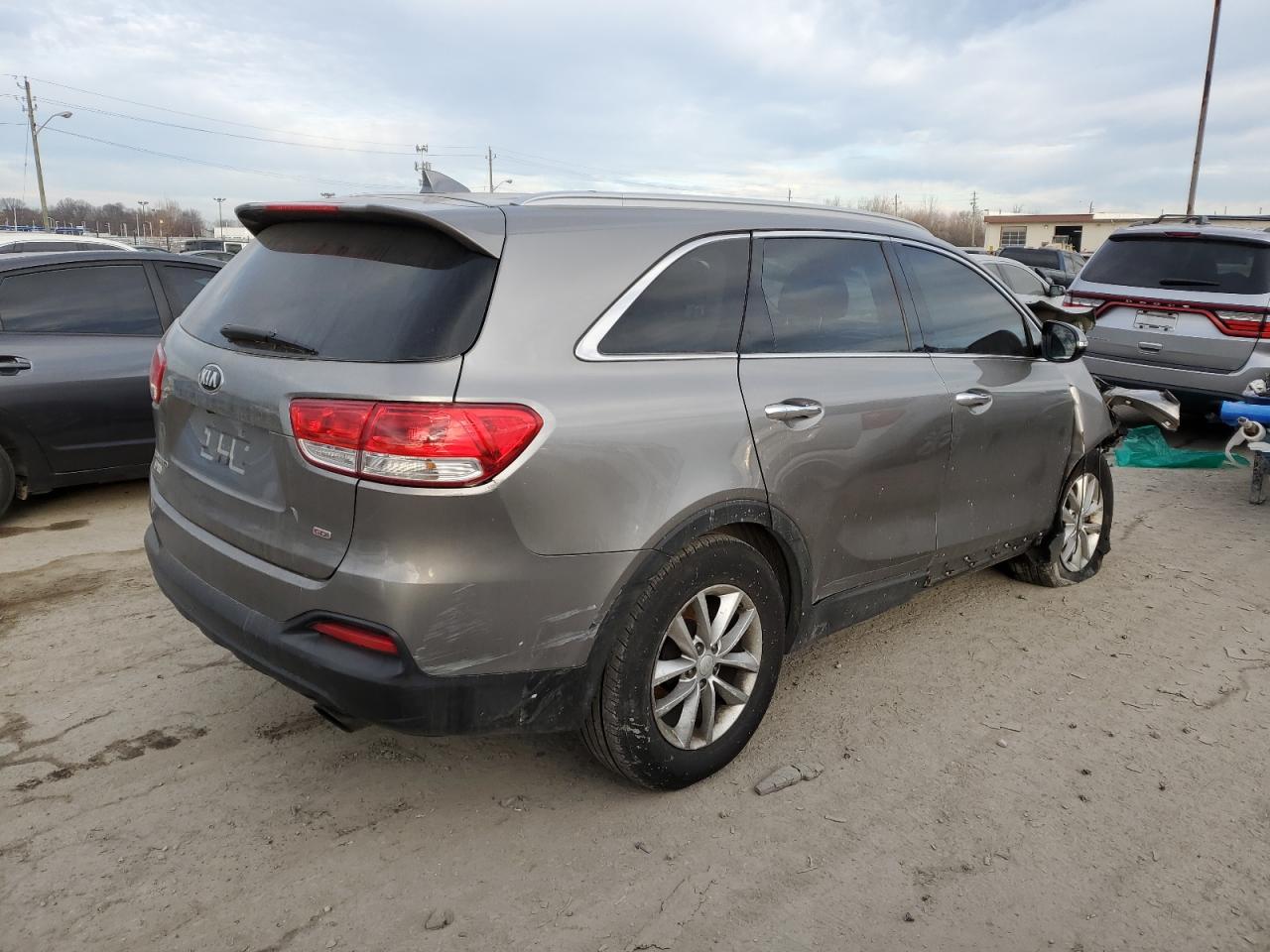 Photo 2 VIN: 5XYPG4A37JG374336 - KIA SORENTO 