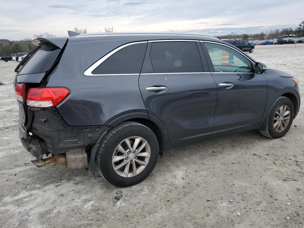 Photo 2 VIN: 5XYPG4A38HG260615 - KIA SORENTO 