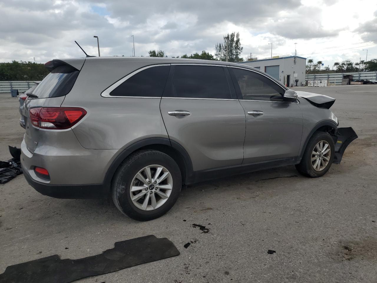 Photo 2 VIN: 5XYPG4A38KG520356 - KIA SORENTO 