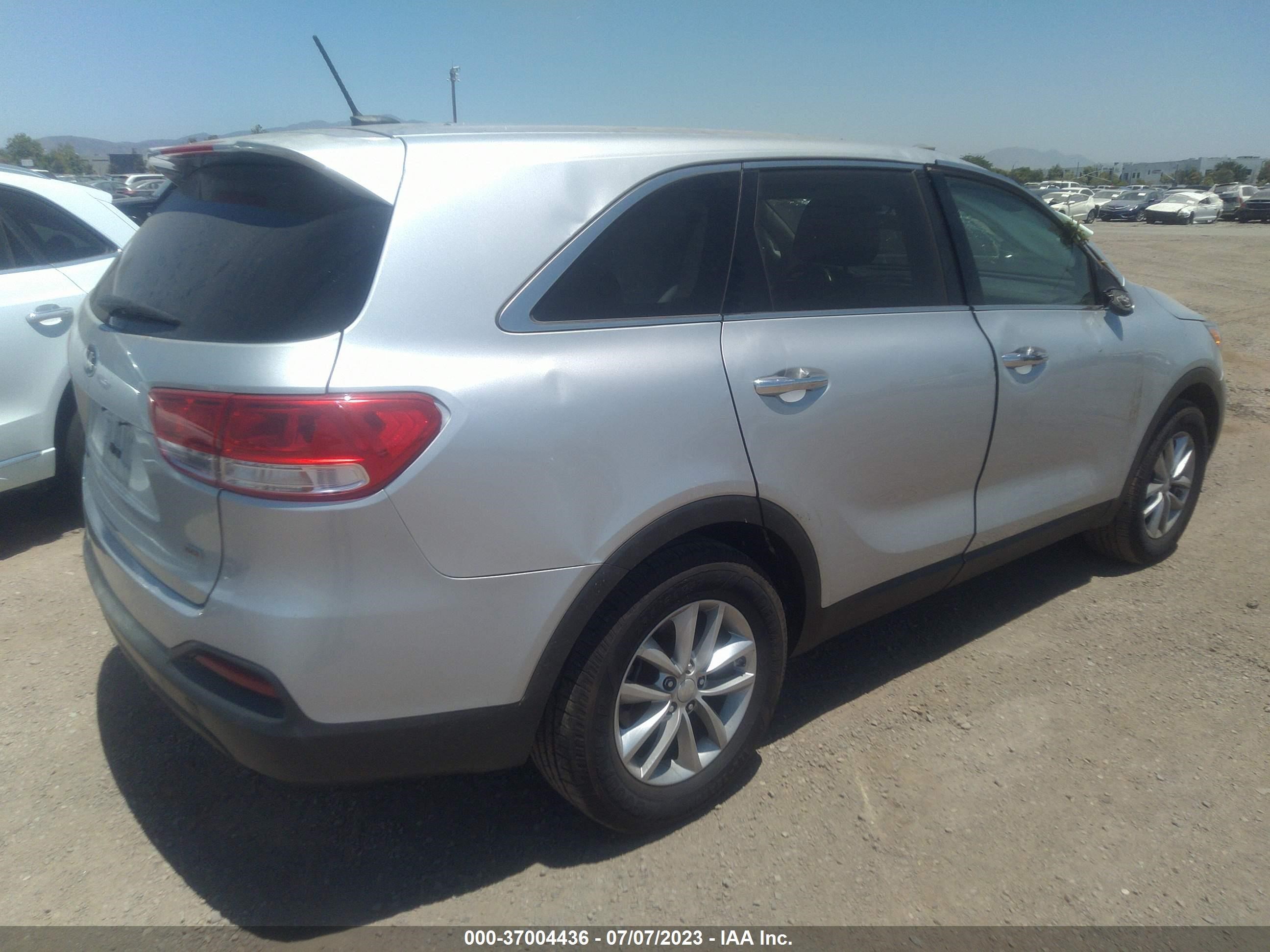 Photo 3 VIN: 5XYPG4A39GG002053 - KIA SORENTO 