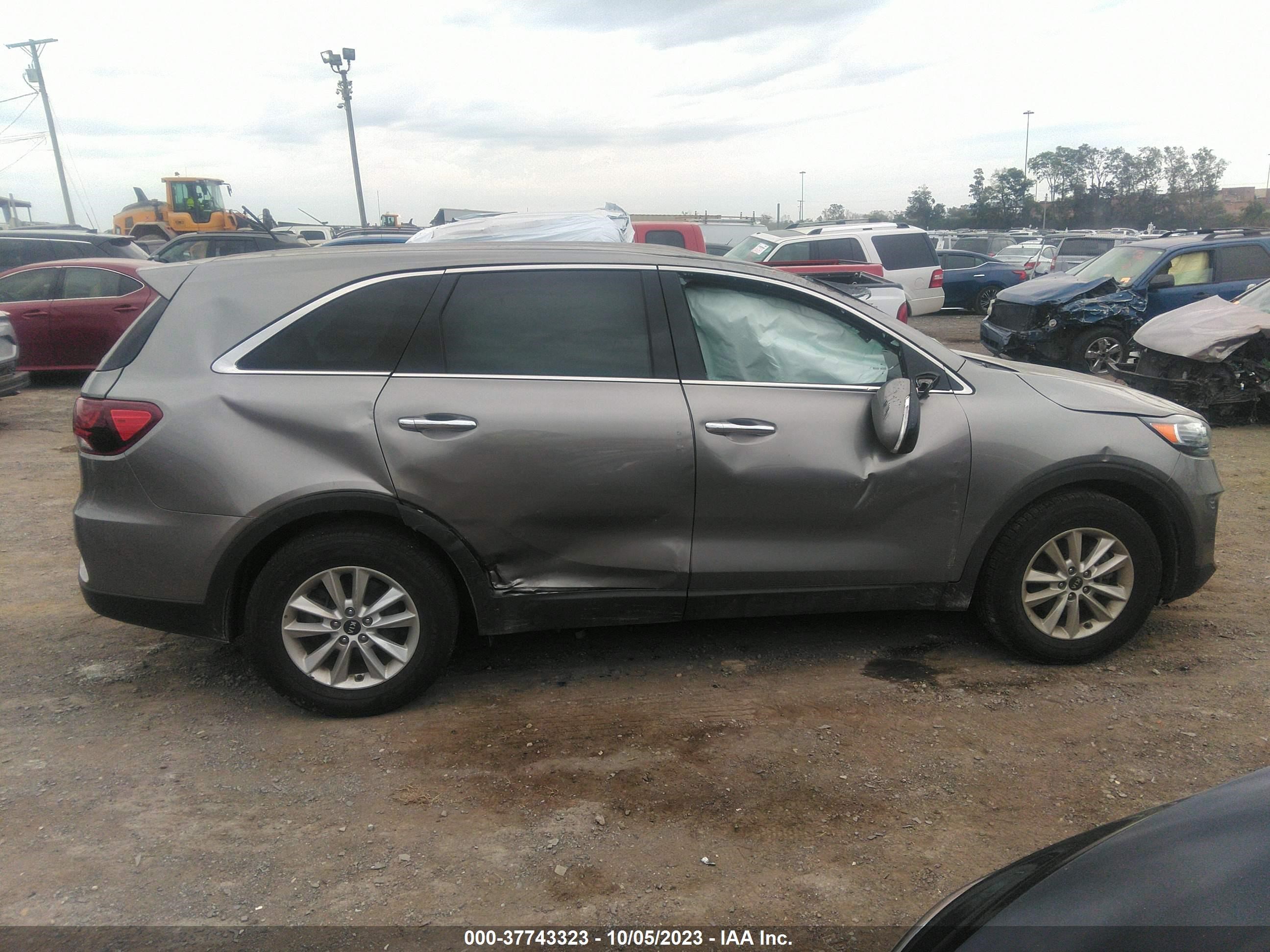 Photo 12 VIN: 5XYPG4A39KG493443 - KIA SORENTO 