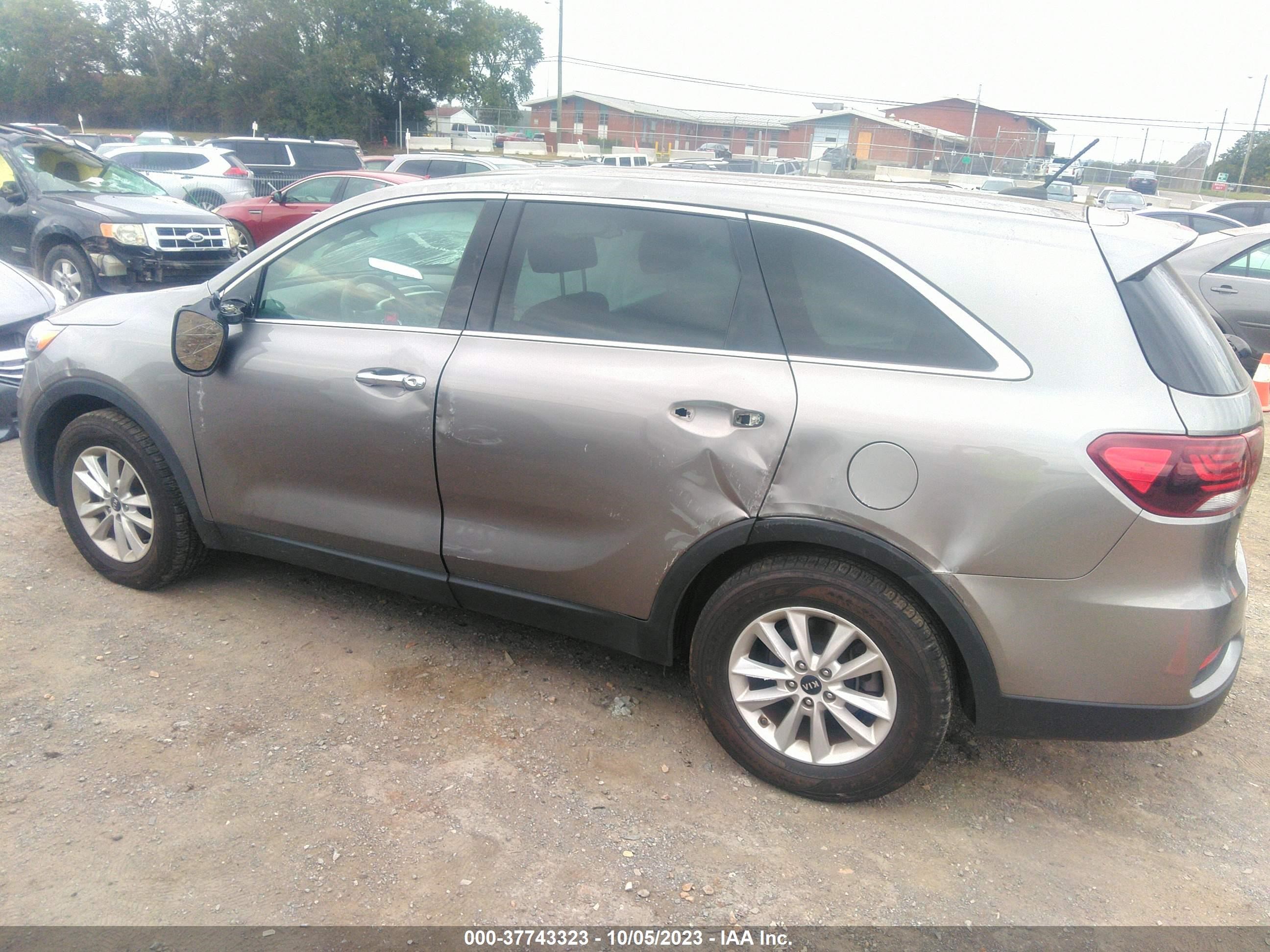 Photo 13 VIN: 5XYPG4A39KG493443 - KIA SORENTO 