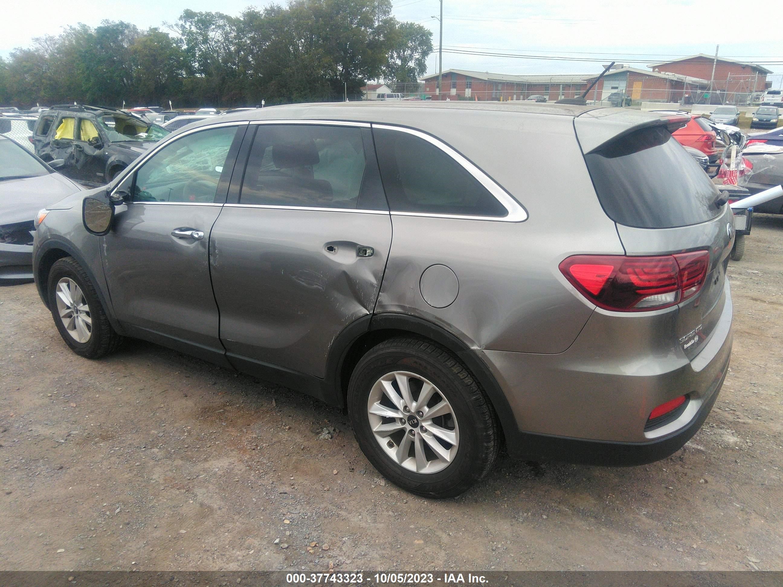 Photo 2 VIN: 5XYPG4A39KG493443 - KIA SORENTO 