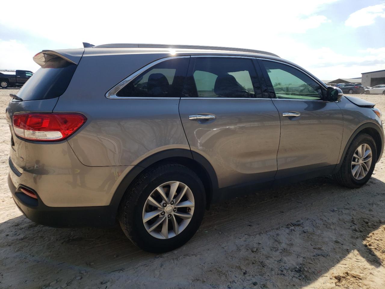 Photo 2 VIN: 5XYPG4A3XGG075996 - KIA SORENTO 