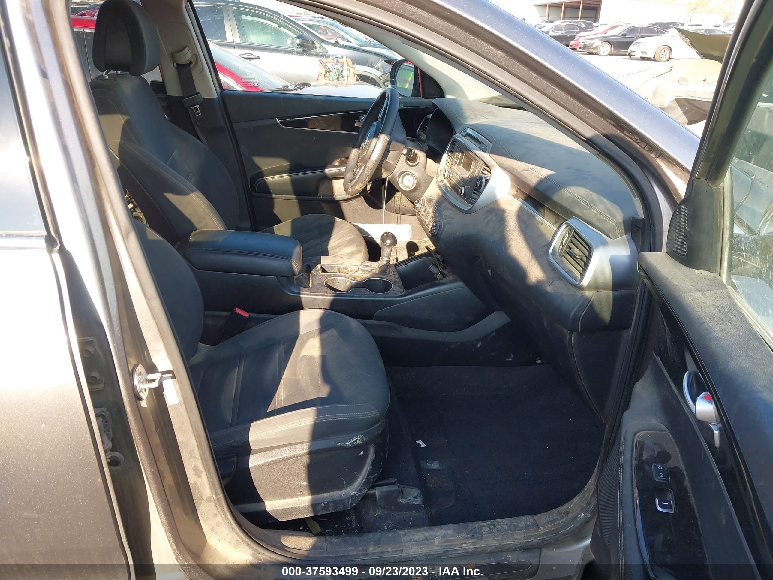 Photo 4 VIN: 5XYPG4A3XGG114764 - KIA SORENTO 