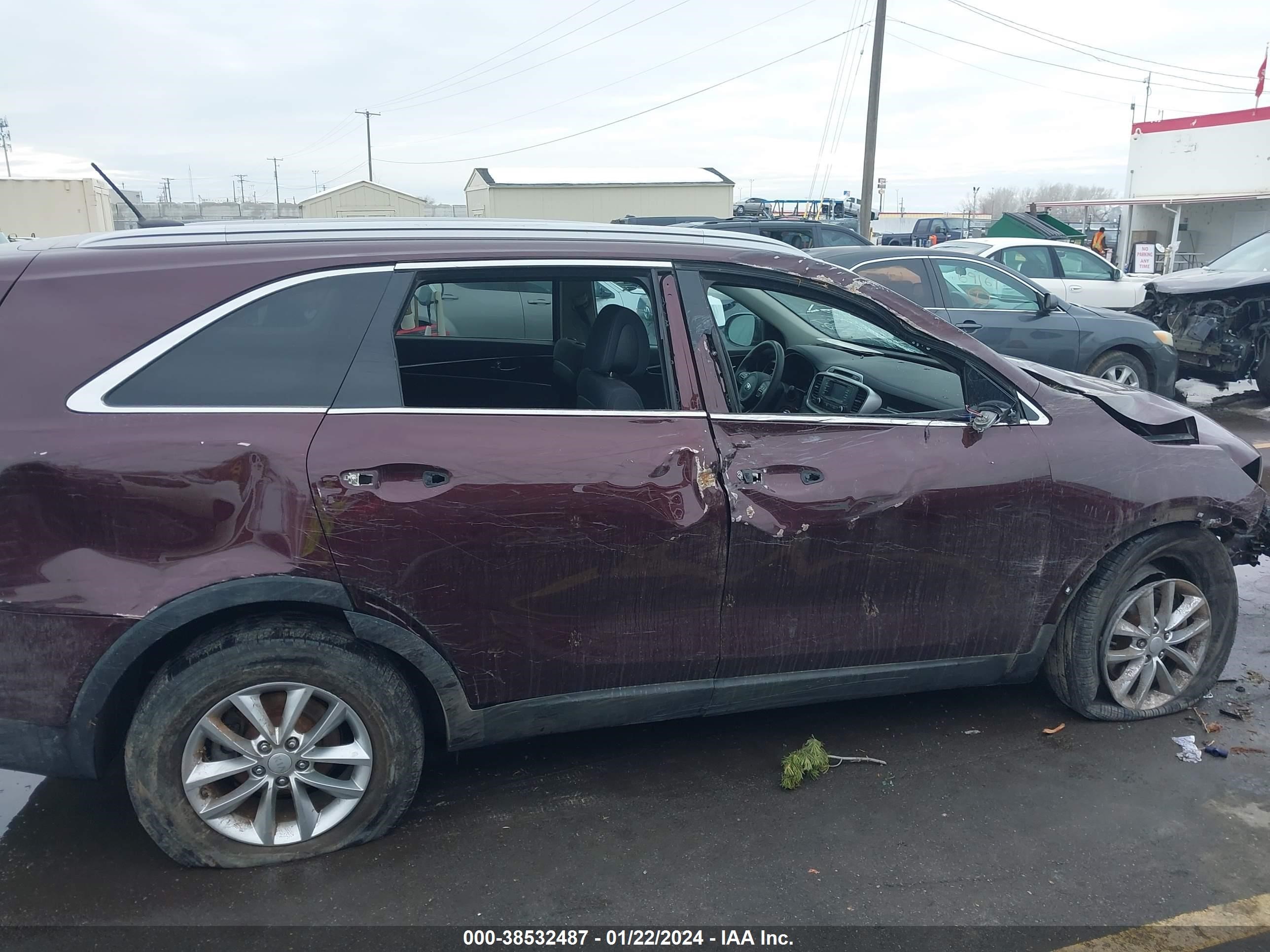 Photo 12 VIN: 5XYPG4A3XGG127692 - KIA SORENTO 