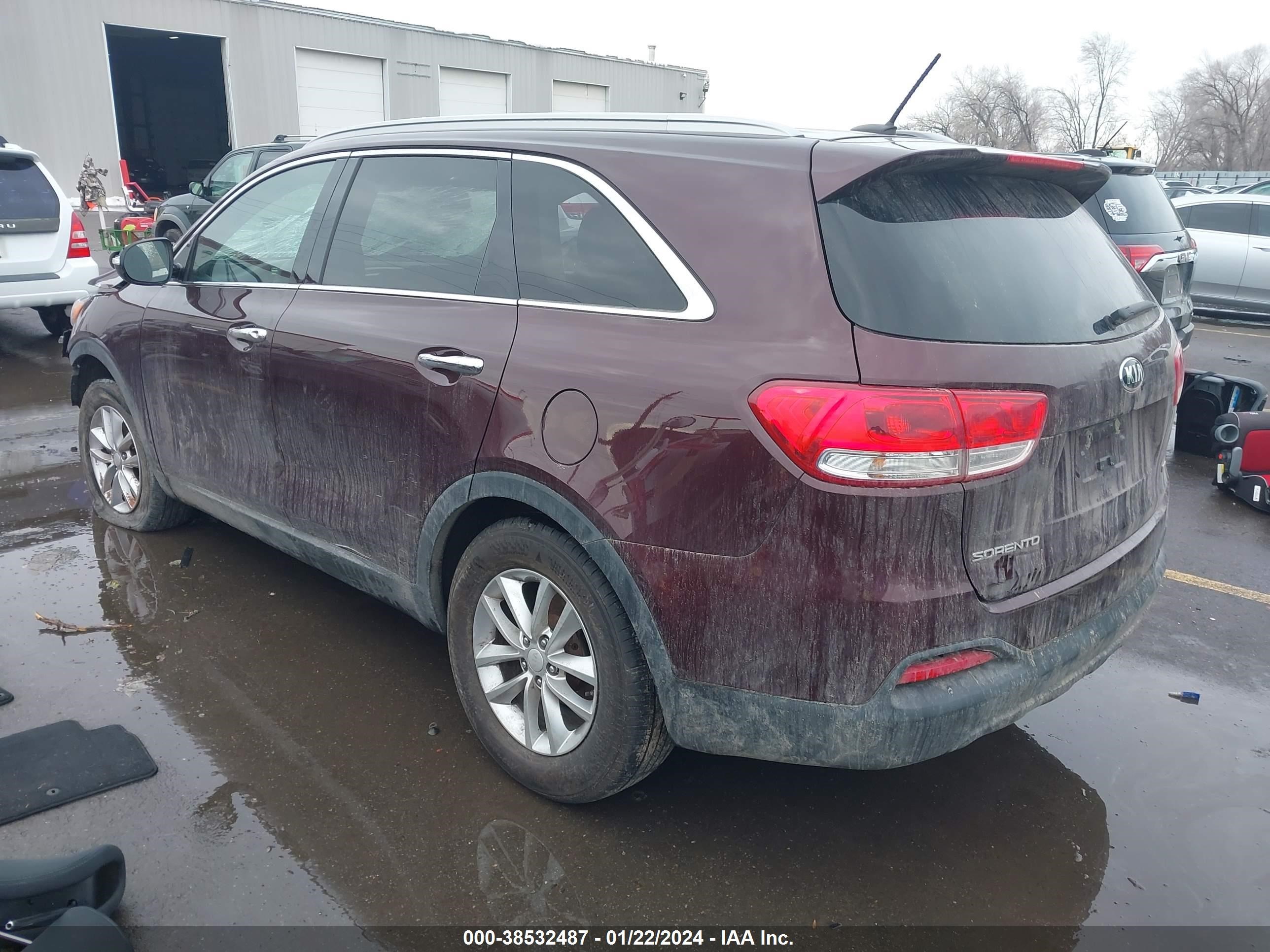 Photo 2 VIN: 5XYPG4A3XGG127692 - KIA SORENTO 