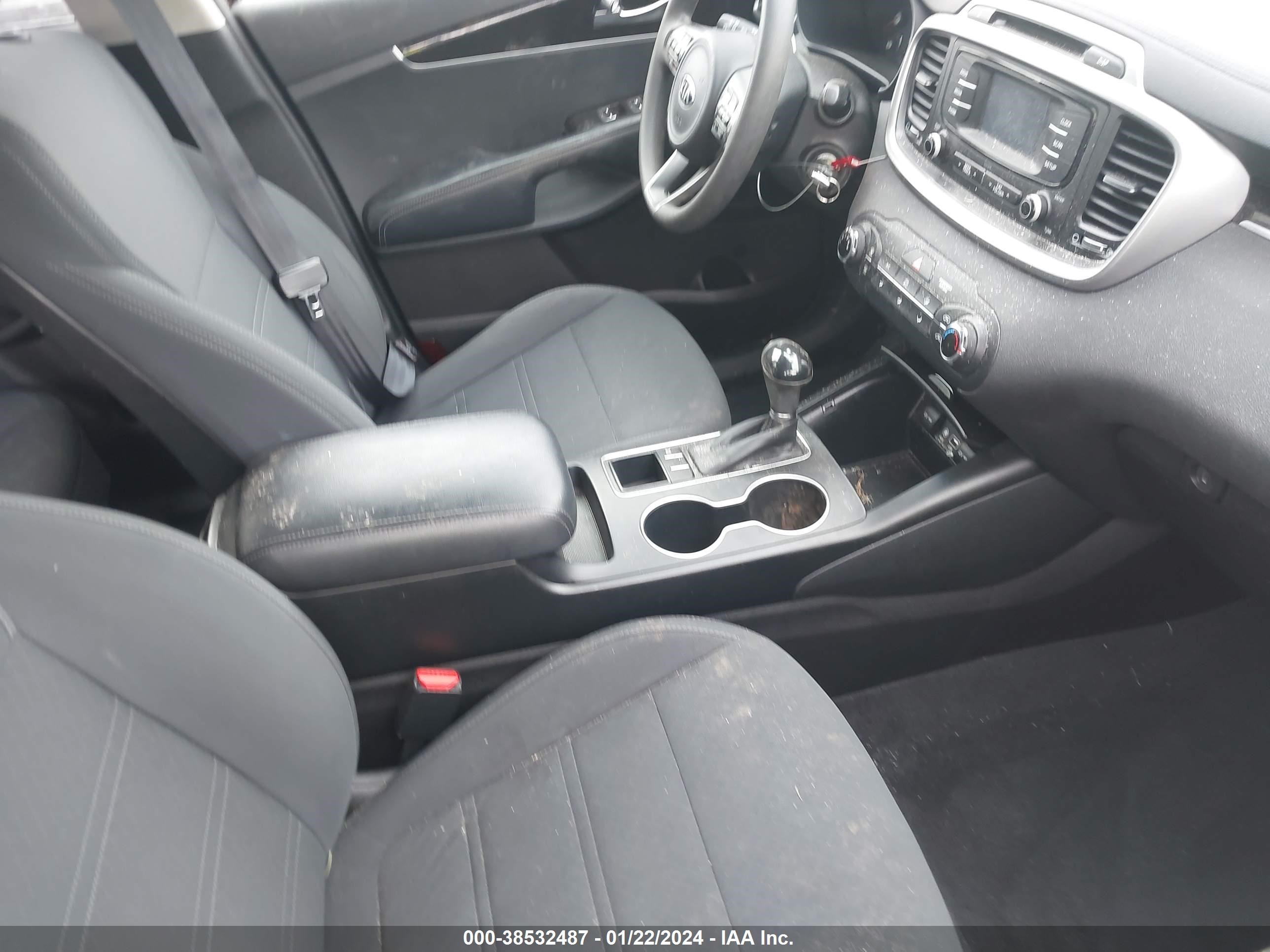 Photo 4 VIN: 5XYPG4A3XGG127692 - KIA SORENTO 