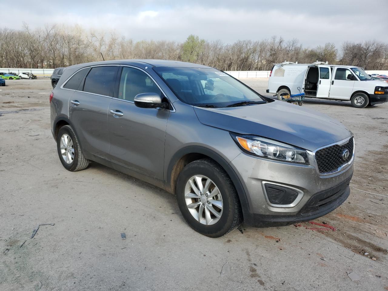 Photo 3 VIN: 5XYPG4A3XHG282647 - KIA SORENTO 