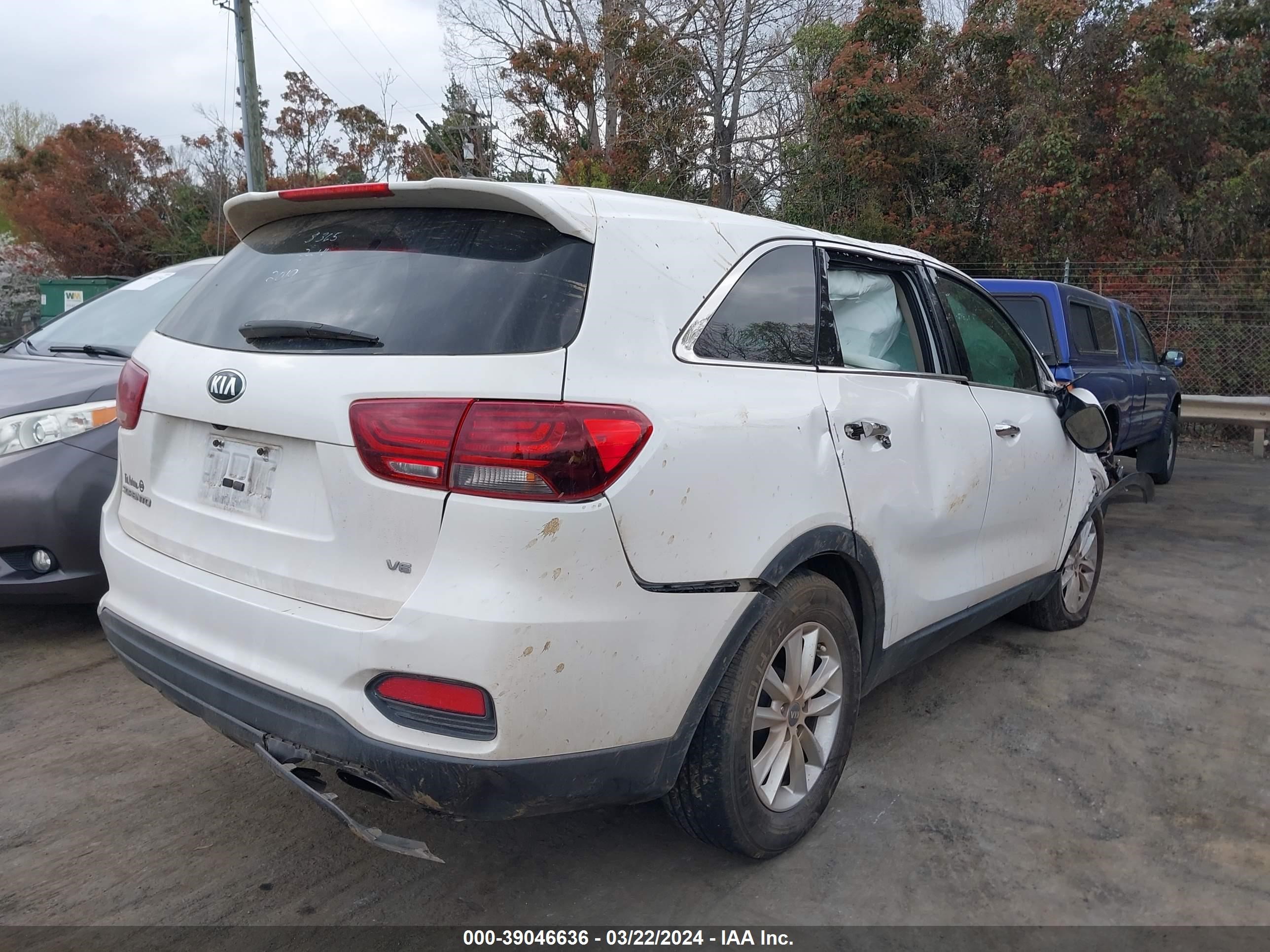 Photo 3 VIN: 5XYPG4A51KG493695 - KIA SORENTO 