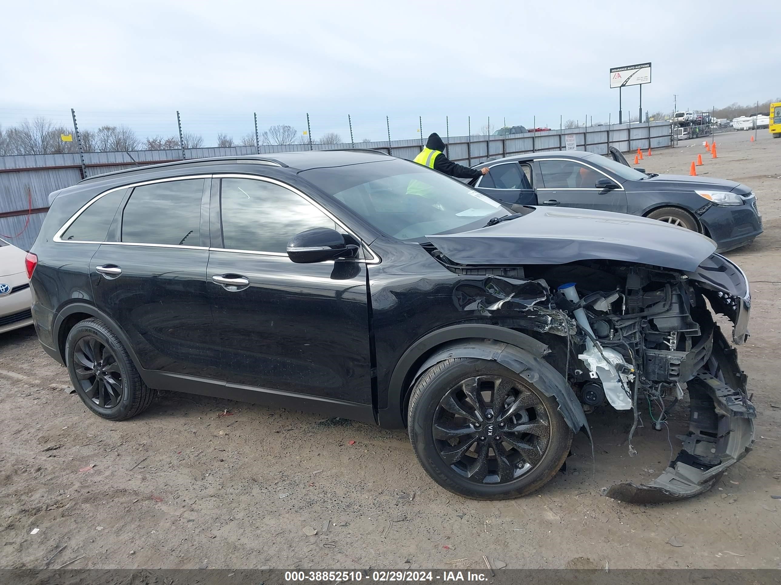 Photo 13 VIN: 5XYPG4A52KG607851 - KIA SORENTO 