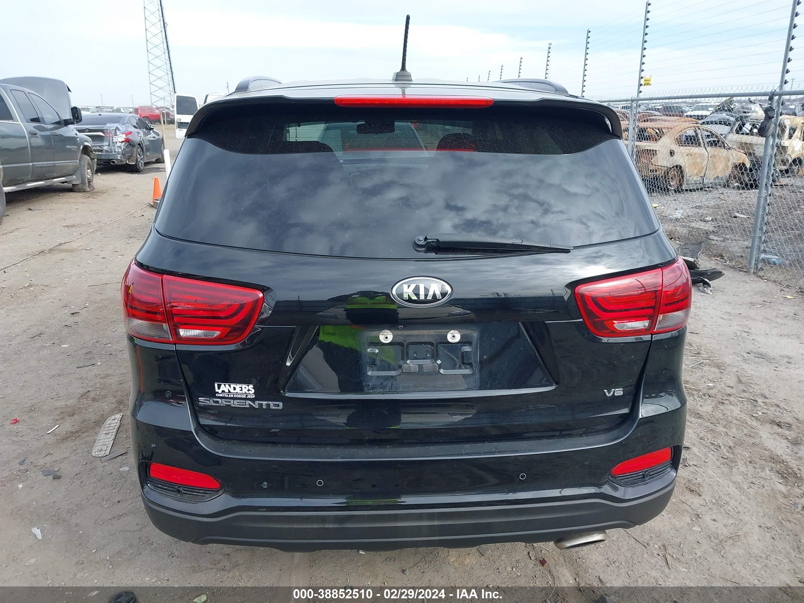 Photo 16 VIN: 5XYPG4A52KG607851 - KIA SORENTO 