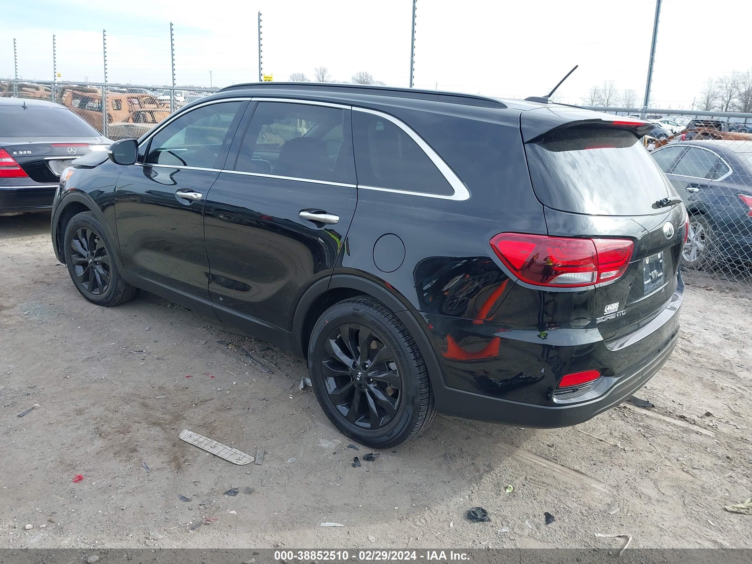 Photo 2 VIN: 5XYPG4A52KG607851 - KIA SORENTO 