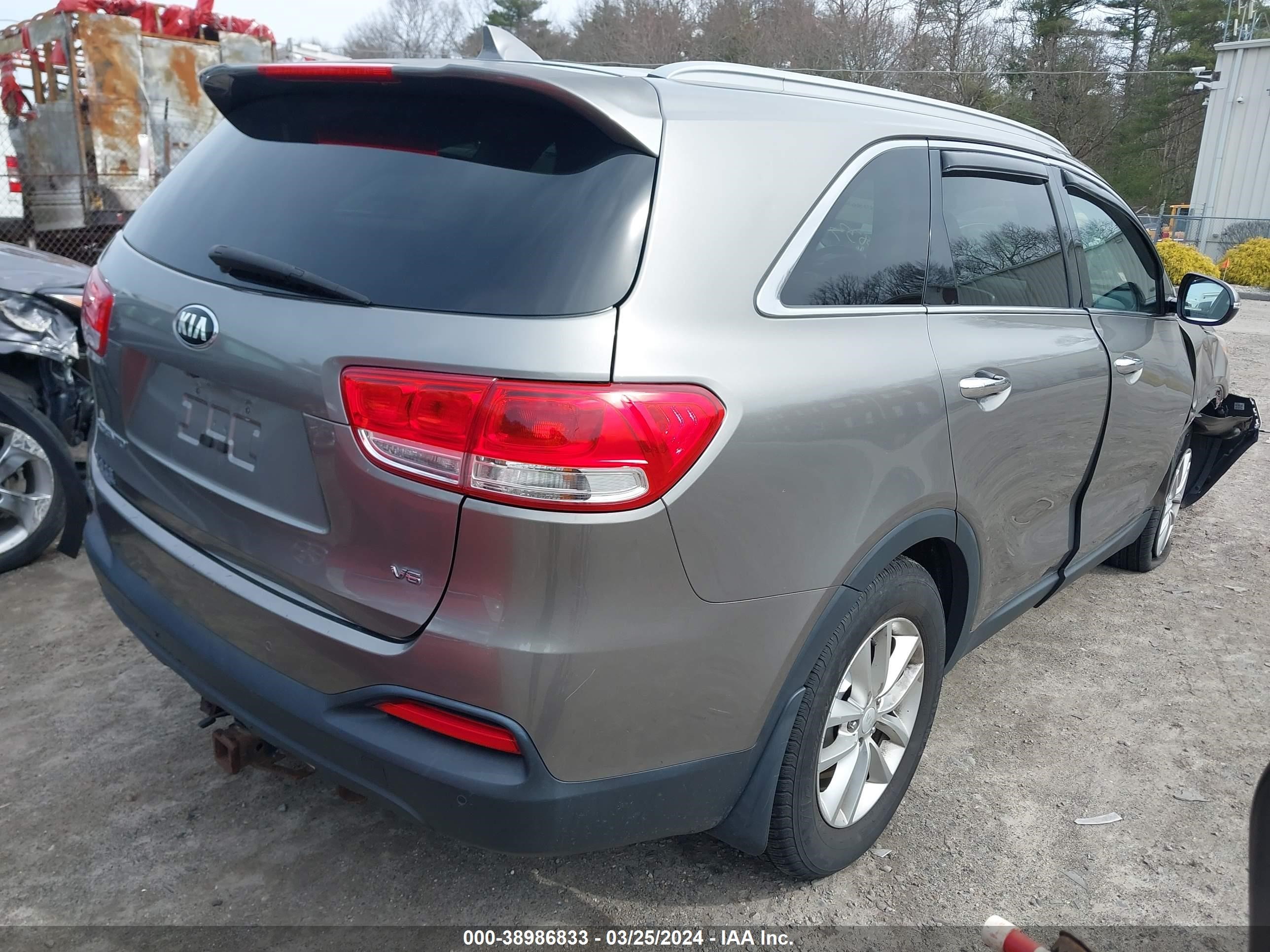 Photo 3 VIN: 5XYPG4A53GG030089 - KIA SORENTO 